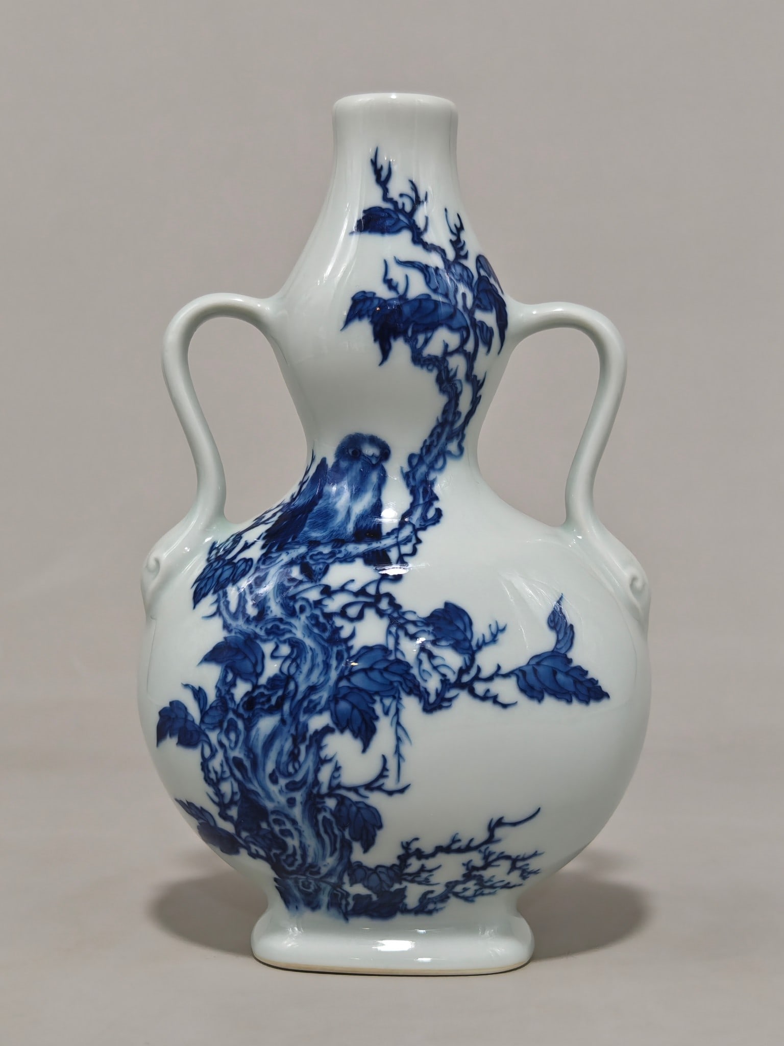 A Exquisite Blue and White Flower and Bird Pattern Ruyi-Ears Gourd-Shaped Vase: A Exquisite Blue and White Flower and Bird Pattern Ruyi-Ears Gourd-Shaped Vase,Republic of China,With Mark,Size:7.9inx4.7in 