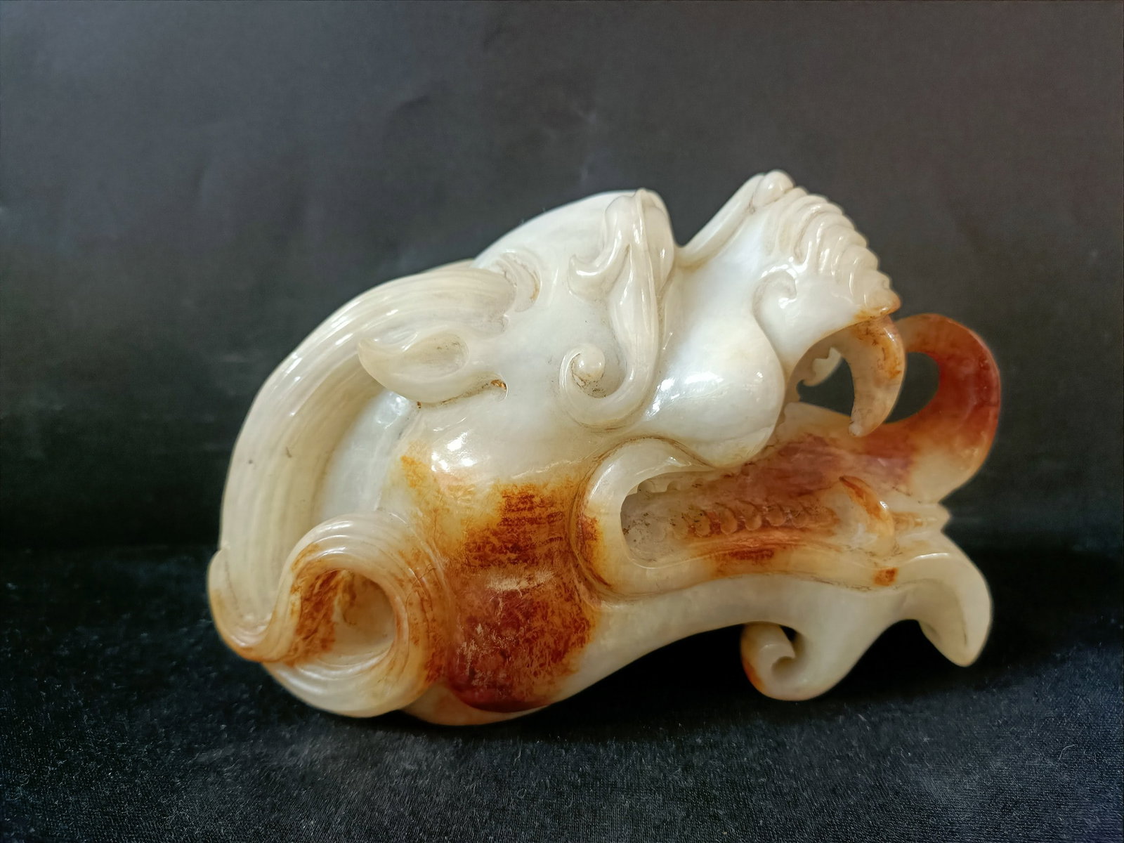 A Exquisite Hotan Jade Dragon Head: A Exquisite Hotan Jade Dragon Head,Qing Dynasty, China,Size:3.5inx4.1inx6.1in,Weight:1562g 和田玉龙头,中国清代