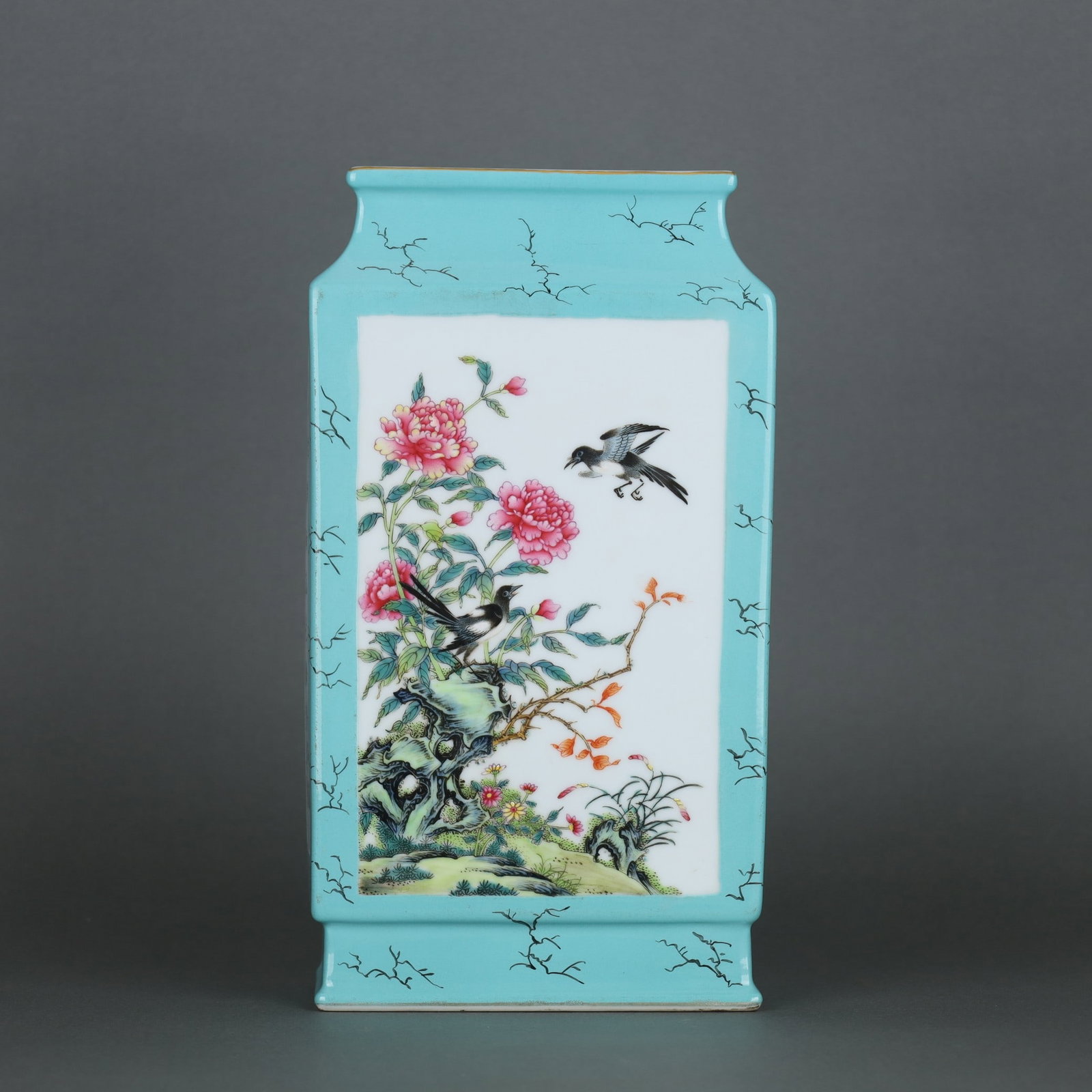A Exquisite Turquoise Green Ground Famille Rose Flower Bird Pattern Vase: A Exquisite Turquoise Green Ground Famille Rose Flower Bird Pattern Vase,Qing Dynasty, China,Qianlong Six-character Mark,Size:10.8inx6in 