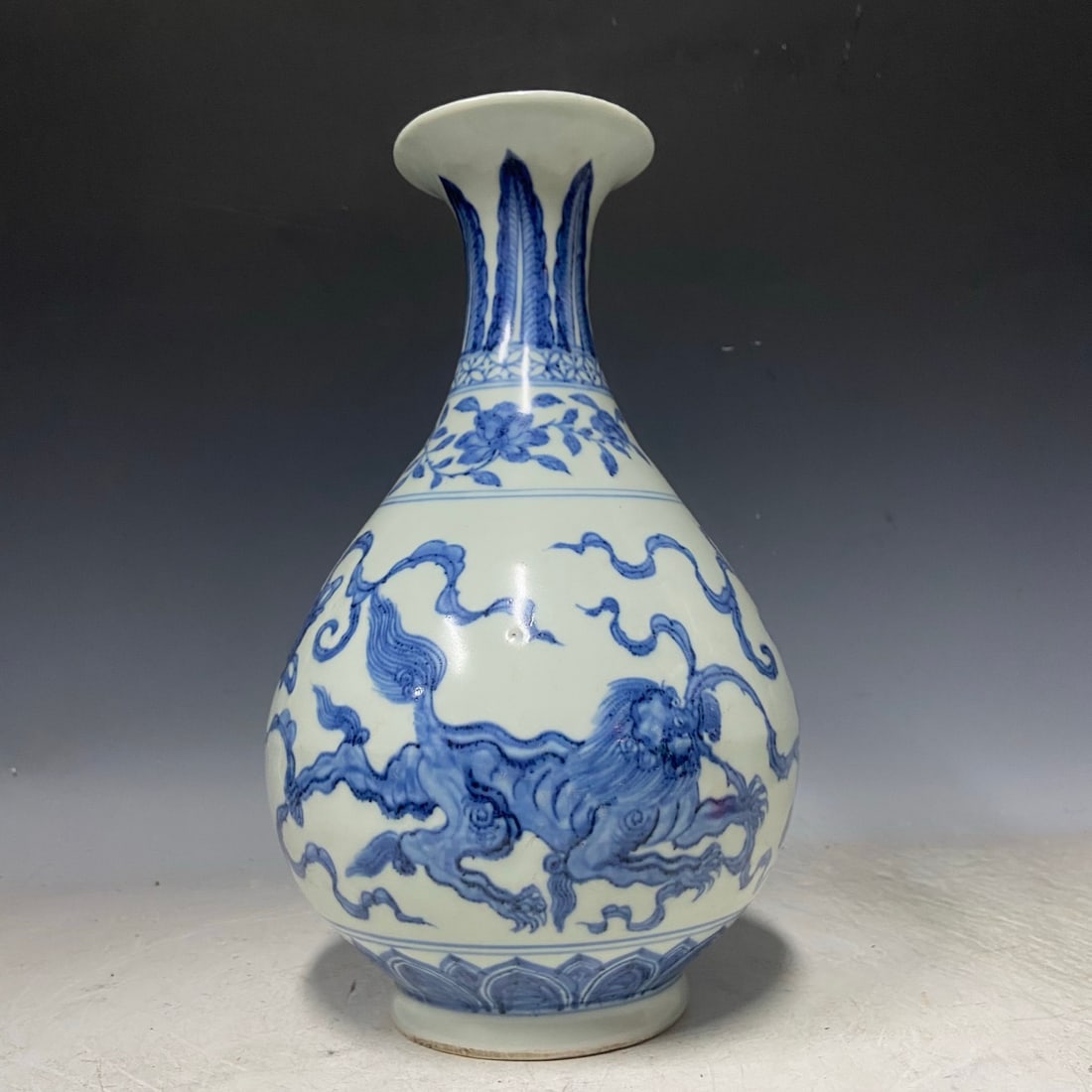 A Exquisite Blue and White Lion Pattern Vase (1 of 8)
