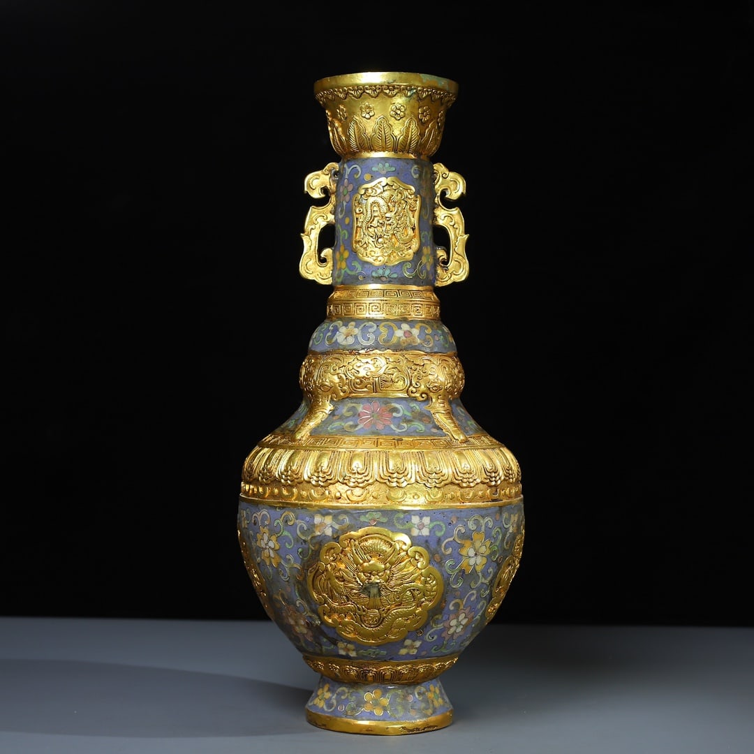 A Exquisite Gilt Bronze Filigree Dragon Pattern Vase: A Exquisite Gilt Bronze Filigree Dragon Pattern Vase,Qing Dynasty, China,Size:15.7inx6.7in,Weight:5905g 