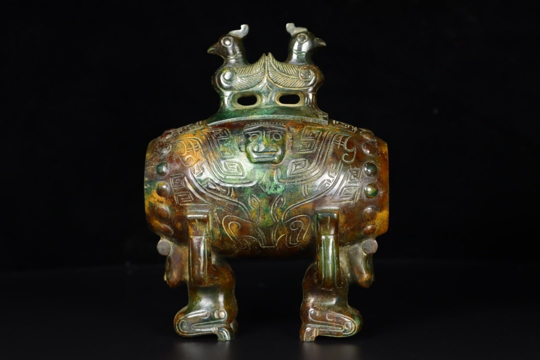 A Exquisite Hotan Jade Beast-Face Pattern Drum Ornament (1 of 7)