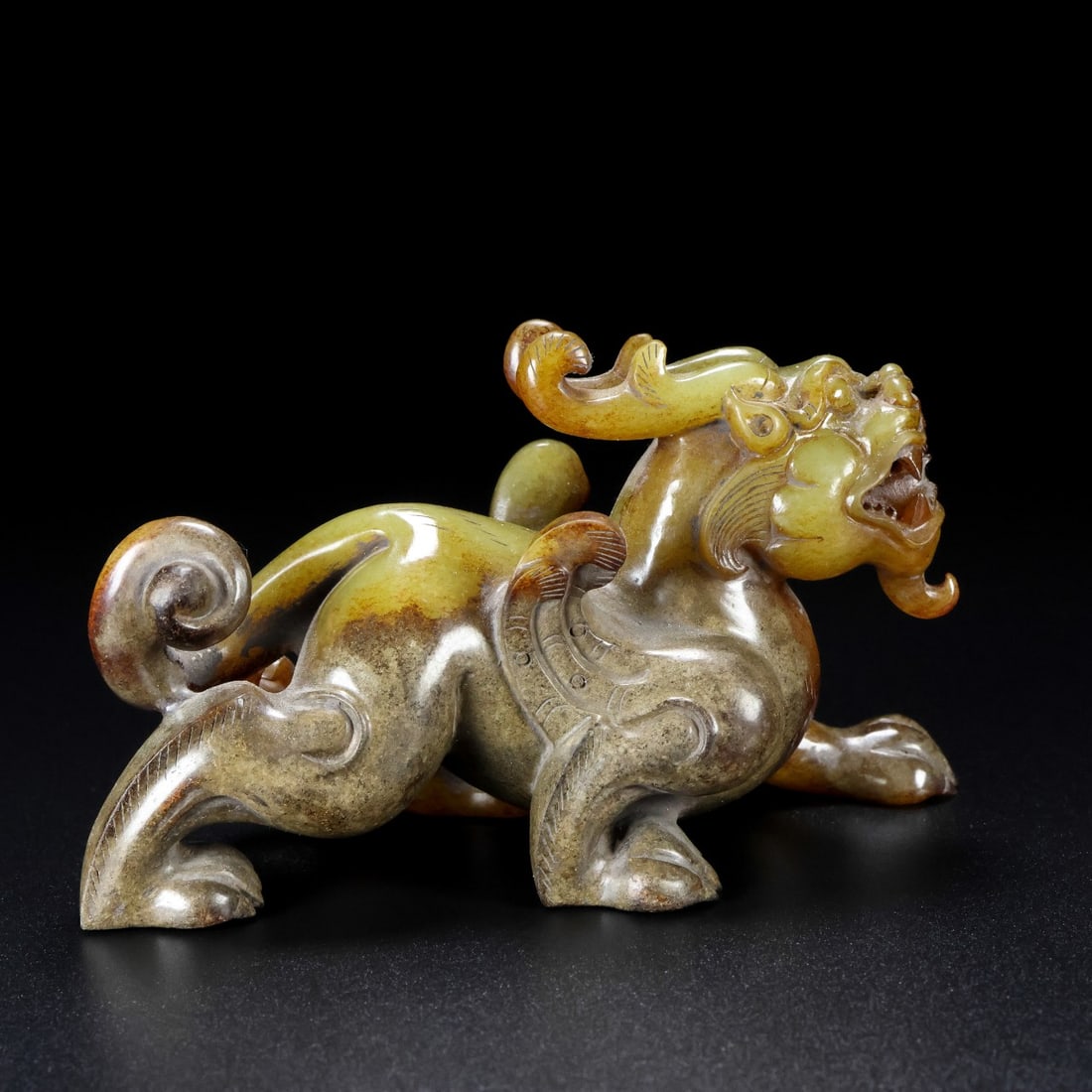 A Exquisite Hotan Jade Kylin Ornament: A Exquisite Hotan Jade Kylin Ornament,Han Dynasty, China,With Mark,Size:4.7inx2.4inx2.8in,Weight:286g 