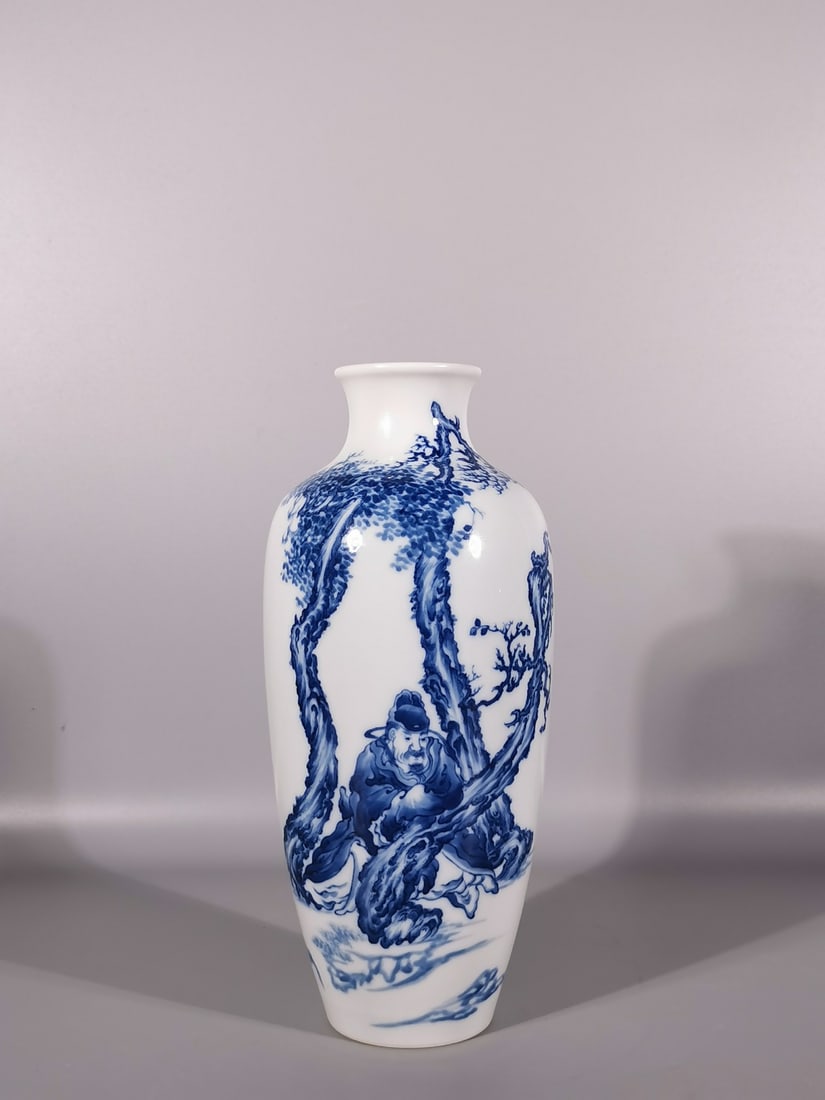 A Exquisite Blue and White Figures Pattern Vase: A Exquisite Blue and White Figures Pattern Vase,Republic of China,With Mark,Size:9.5inx2.1inx4.2in 青花人物纹瓶,民国,带款