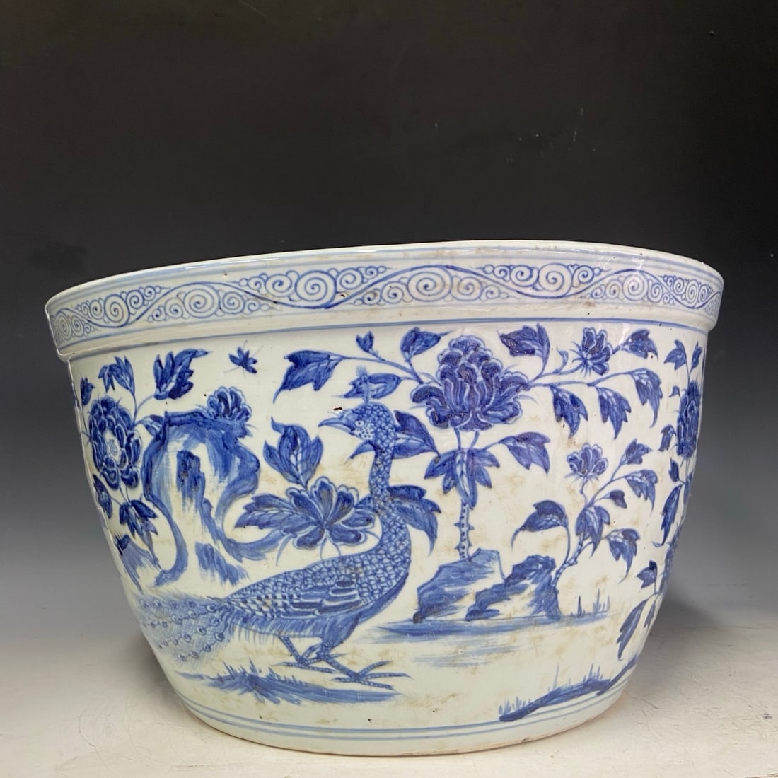 A Exquisite Blue and White Flower and Bird Pattern Vat: A Exquisite Blue and White Flower and Bird Pattern Vat,Ming Dynasty, China,Size:10.4inx19.1in 中国明代,青花花鸟纹缸