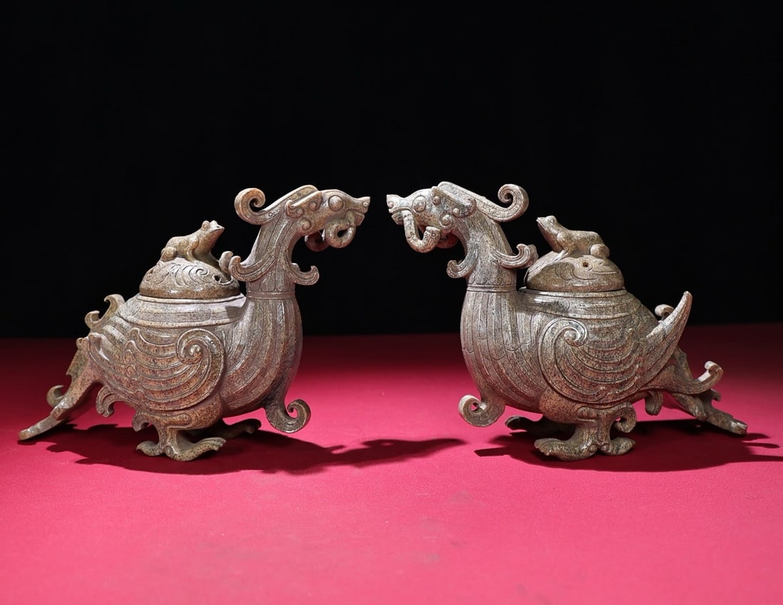 A pair of Exquisite Hotan Jade Phoenix Bird Ornament: A pair of Exquisite Hotan Jade Phoenix Bird Ornament,Han Dynasty,China,Size:9.4inx3.3inx5.4in,Weight:952g 