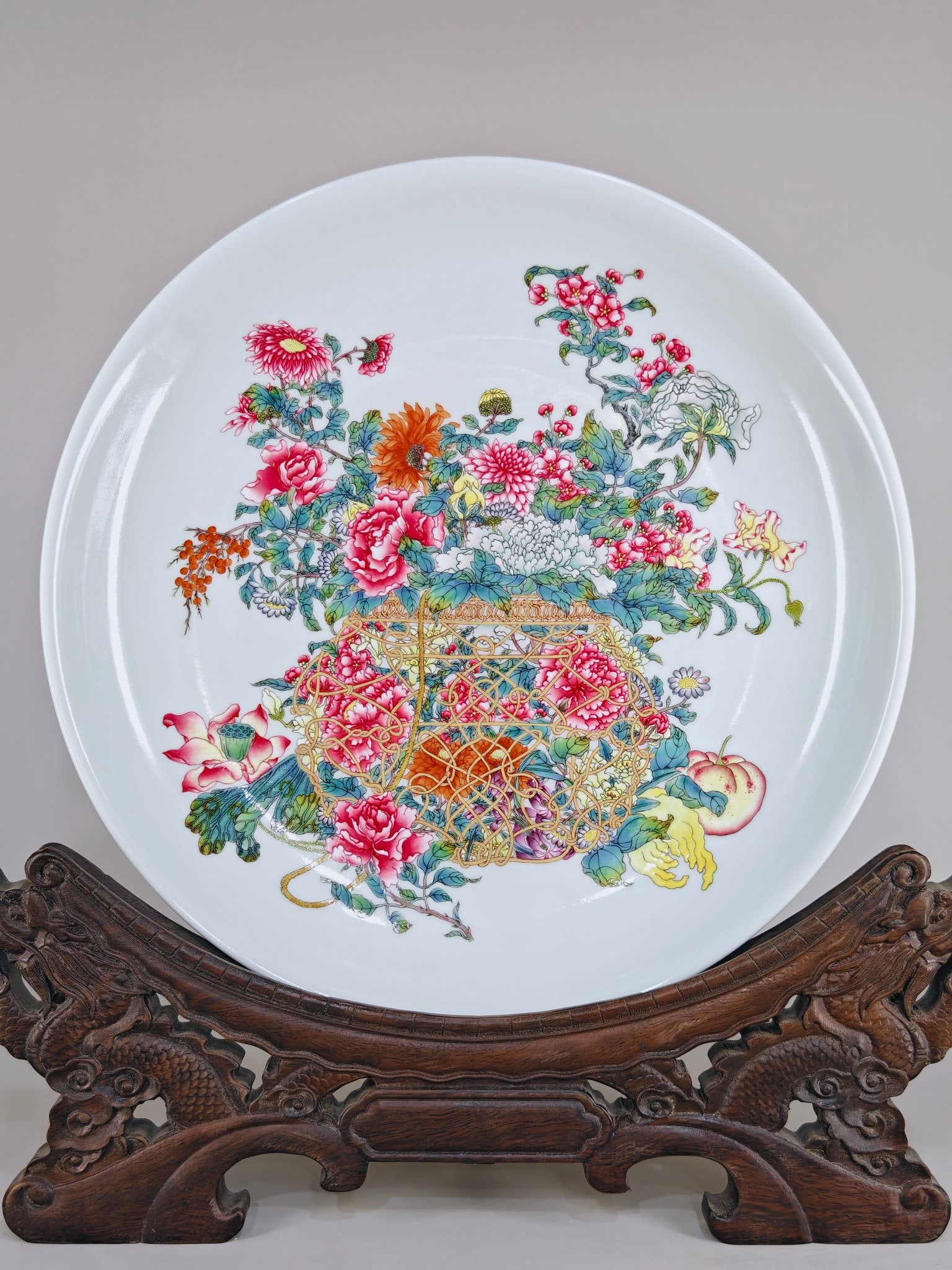 A Exquisite Famille-Rose Flower Pattern Plate: A Exquisite Famille-Rose Flower Pattern Plate,Qing Dynasty, China,Yongzheng Six-character Mark,Size:2.3inx14.5in 