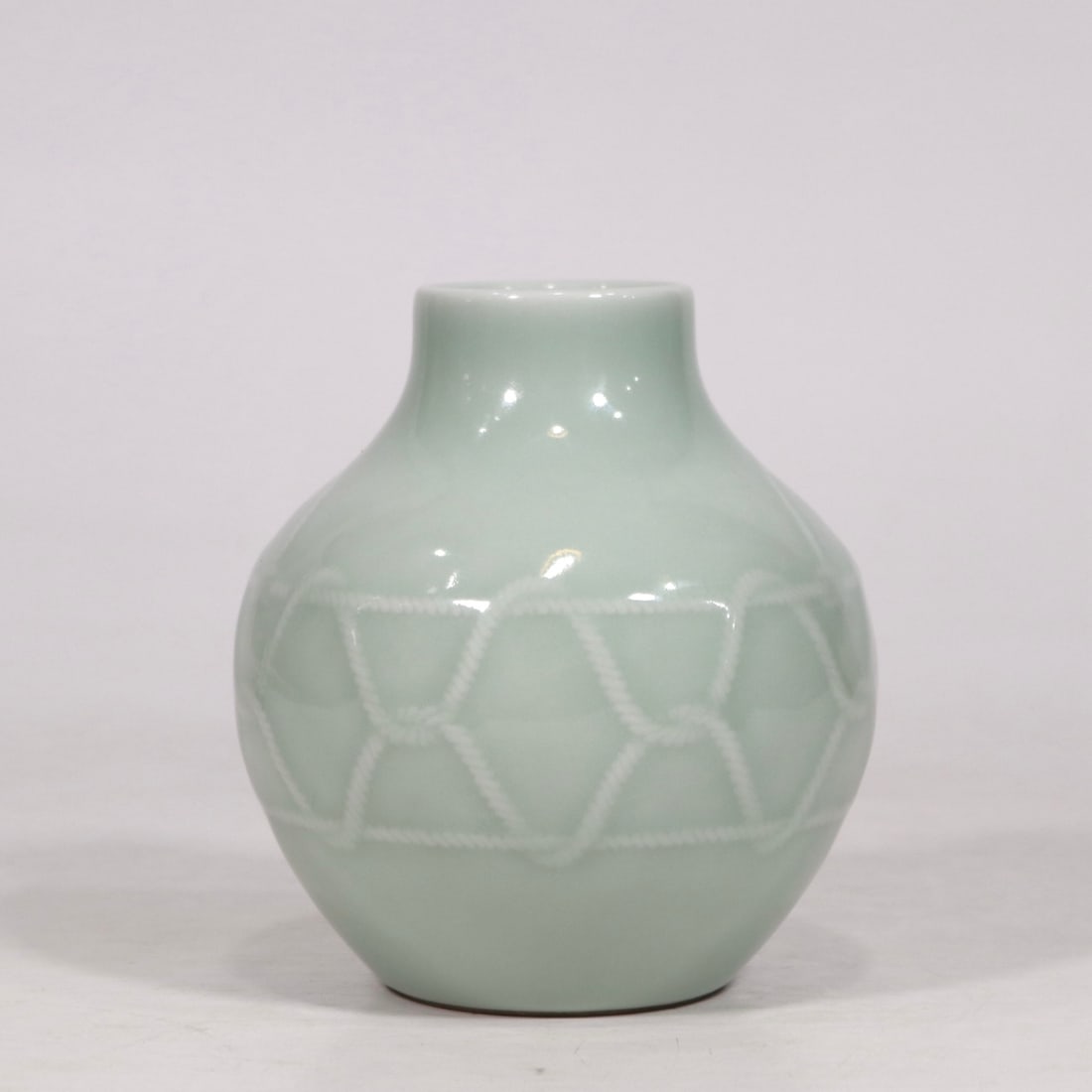 A Exquisite Pea-Green Glaze Jar (1 of 9)