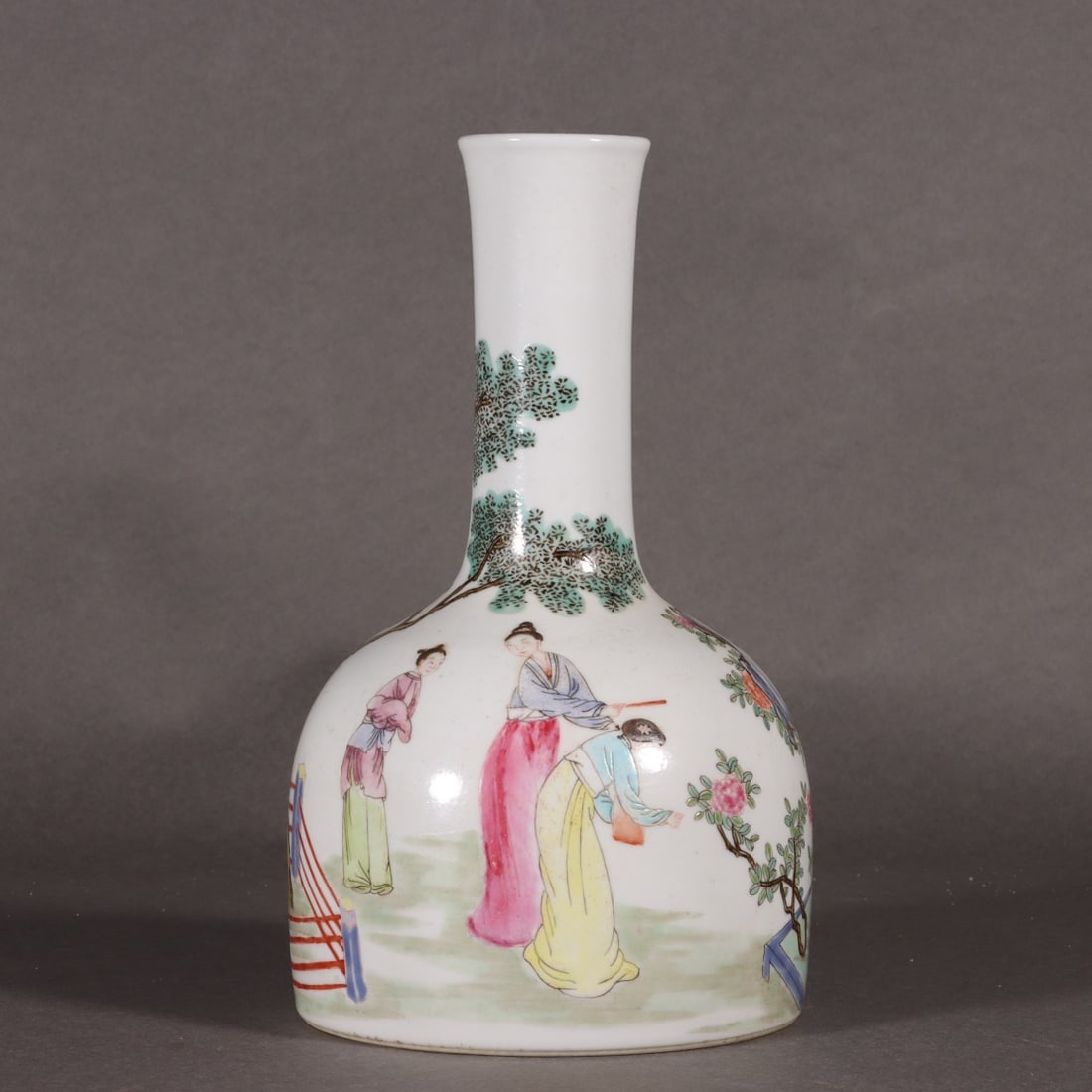 A Exquisite Famille-Rose Figures Pattern Vase (1 of 9)