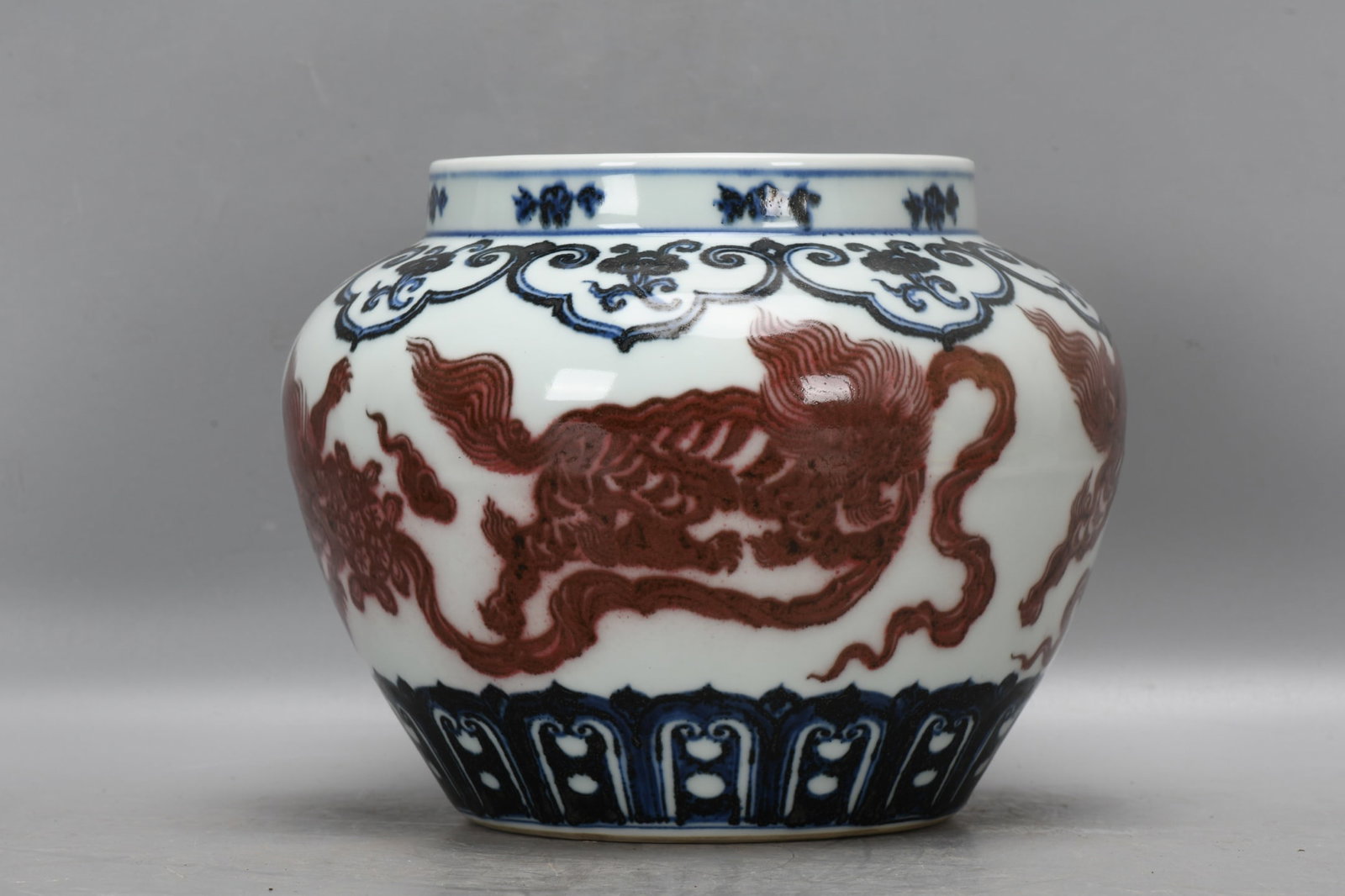 A Exquisite Blue And White Underglaze Red Lion Pattern Jar (1 of 8)
