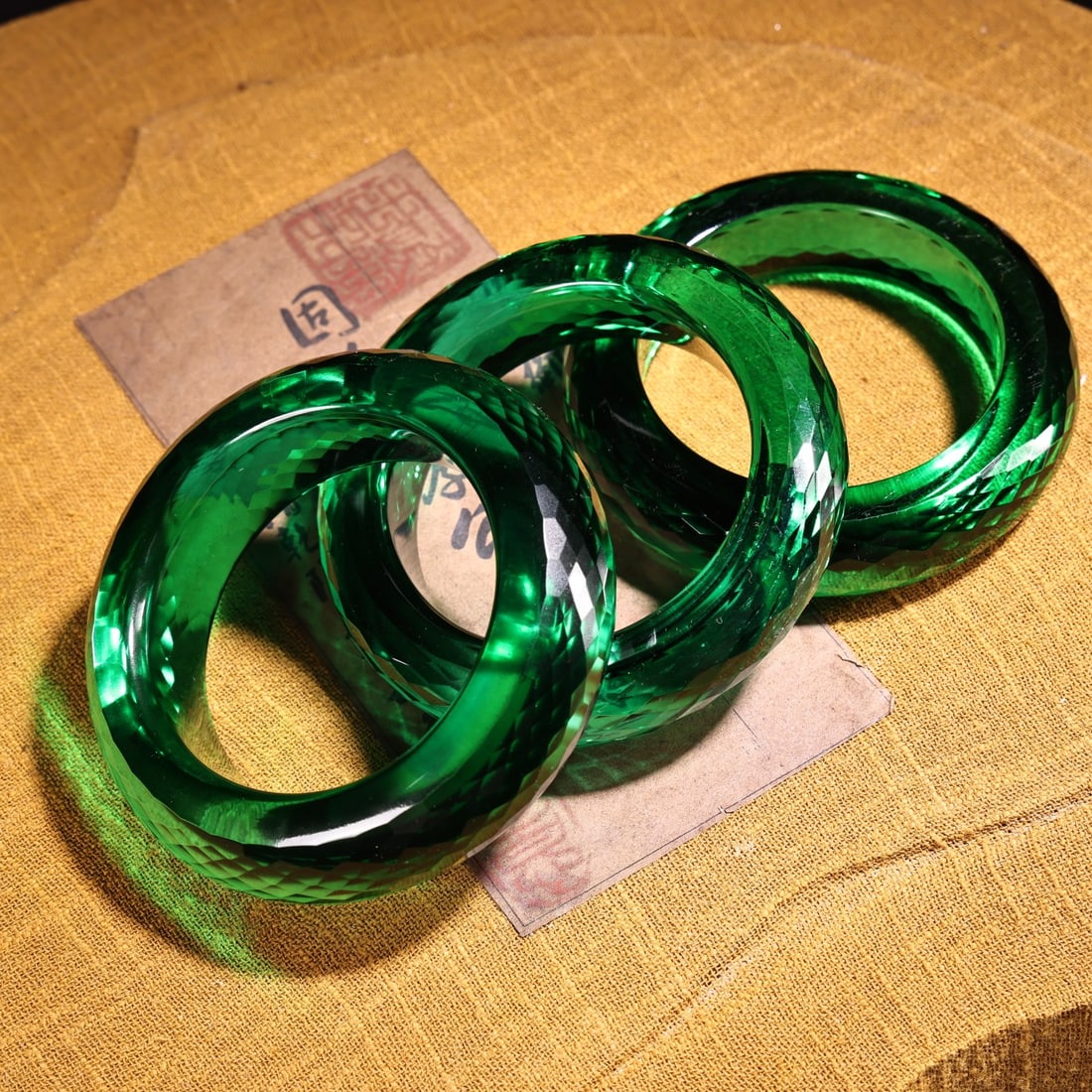 A Set of Exquisite Emerald Bracelets: A Set of Exquisite Emerald Bracelets,Qing Dynasty,China,Size:2.4in,Weight:150g 一套祖母绿宝石手镯,中国清代