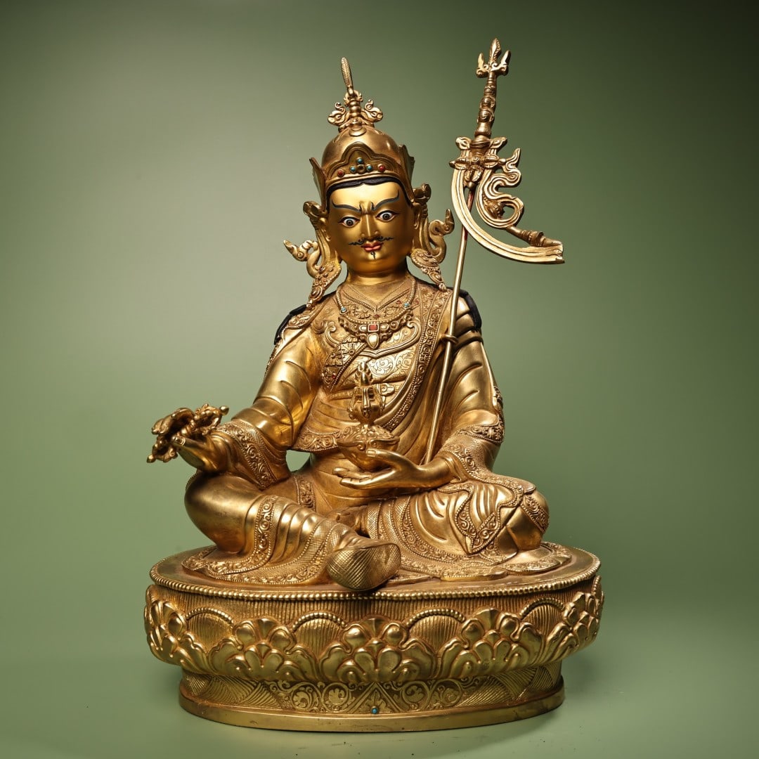 A Exquisite Gilt Bronze Carved Buddha statue Ornament (1 of 16)