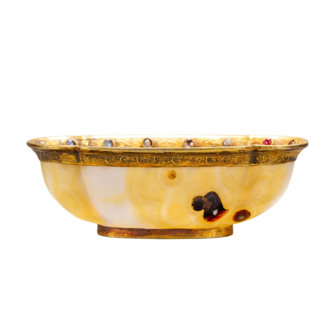 A Exquisite Agate Gold-Covered Bowl: A Exquisite Agate Gold-Covered Bowl,Qing Dynasty, China,Size:5.5inx2.8in,Height:2in,Weight:140g 玛瑙包金碗,中国清代