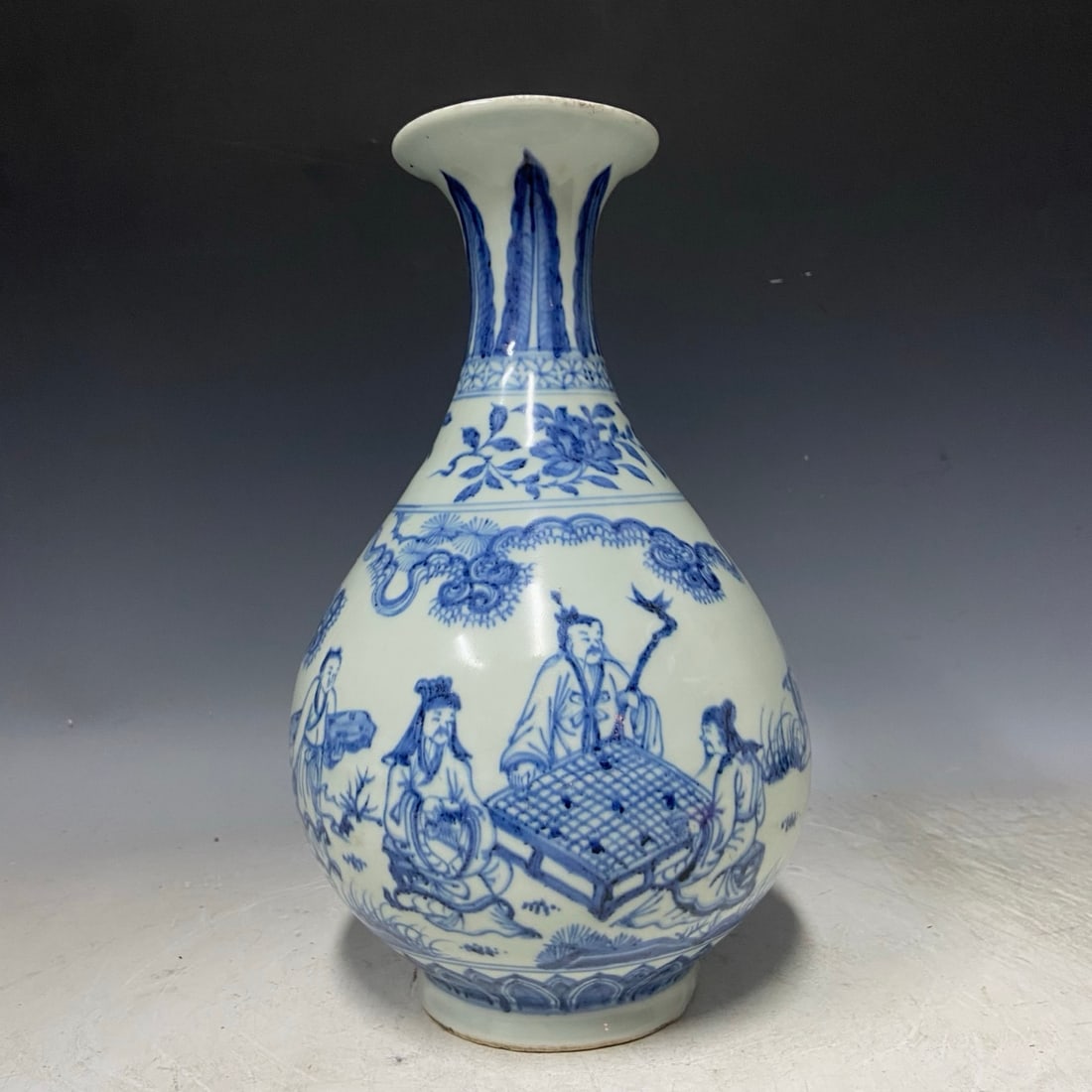 A Exquisite Blue and White Figures Pattern Vase (1 of 9)