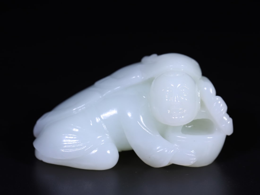 A Exquisite Hotan Jade Figures Ornament: A Exquisite Hotan Jade Figures Ornament,Qing Dynasty, China,Size:3.4inx2.2inx1.8in,Weight:261.8g 和田玉人物摆件,中国清代