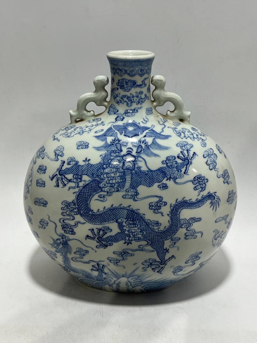 A Exquisite Blue and White Dragon Pattern Vase (1 of 8)