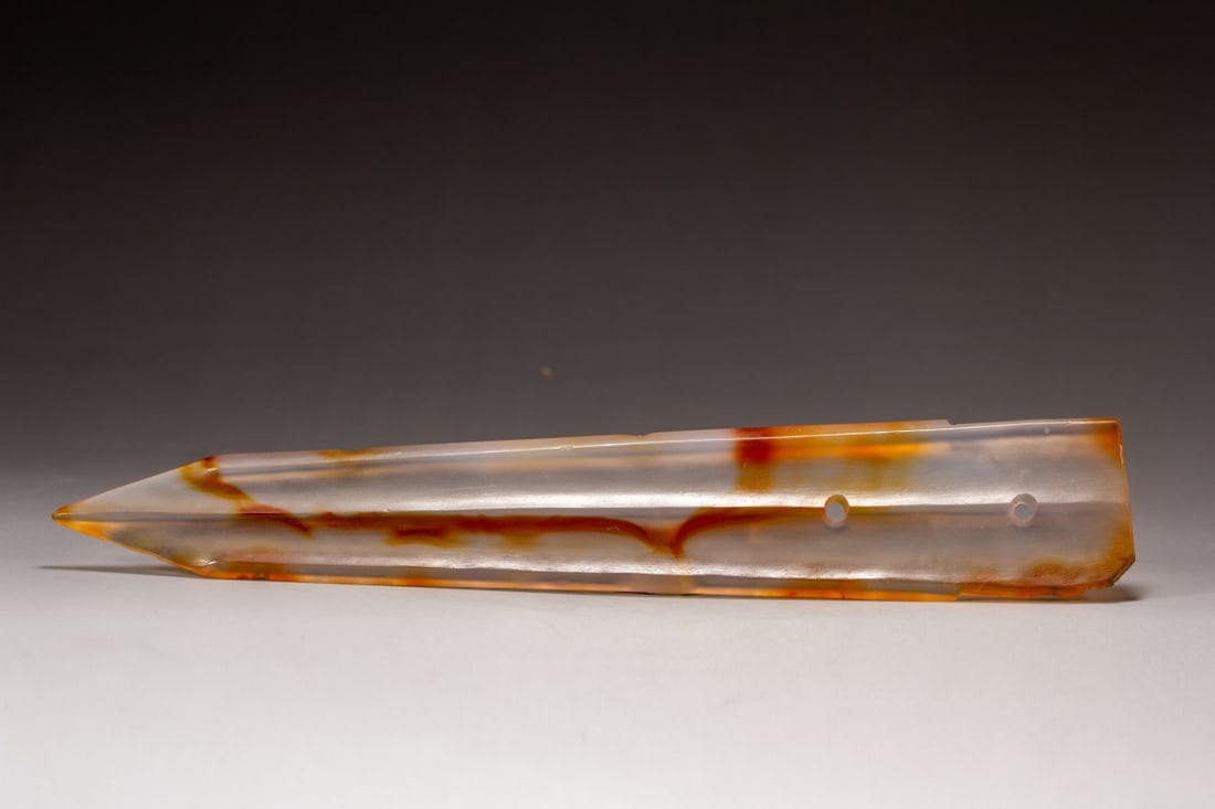 A Exquisite Agate Ornament: A Exquisite Agate Ornament,Qing Dynasty, China,Size:9.6inx1.8in,Weight:90g 玛瑙摆件,中国清代