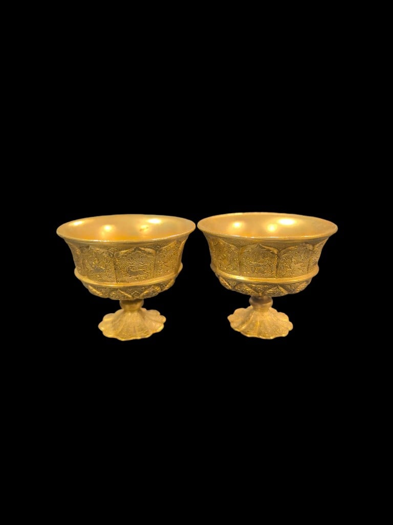 A pair of Exquisit Gilt Bronze Cup (1 of 9)