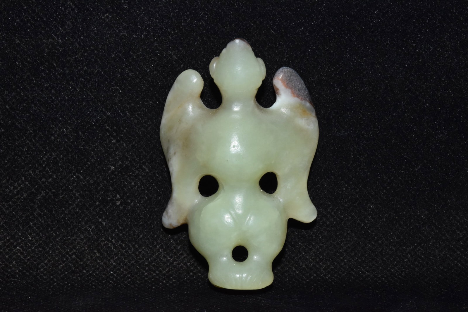 A Exquisite Gaogu Jade Bird Ornament: A Exquisite Gaogu Jade Bird Ornament,Ancient Time, China,Size:2.8inx1.8in,Weight:50g 高古玉鸟摆件,远古时期