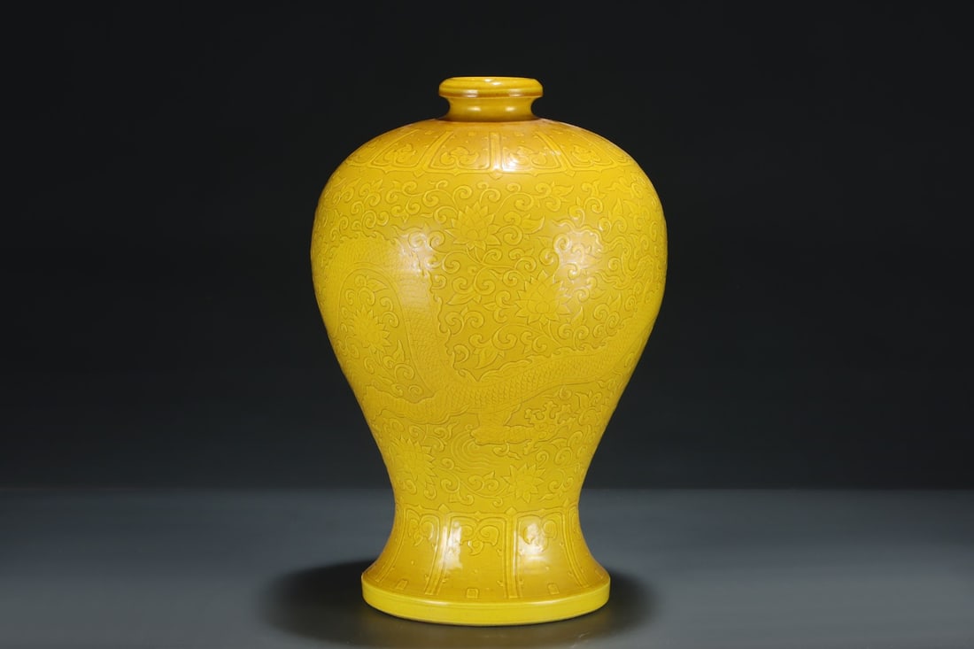 A Exquisite Yellow Glazed Lotus Pattern Dragon Pattern Vase - 2