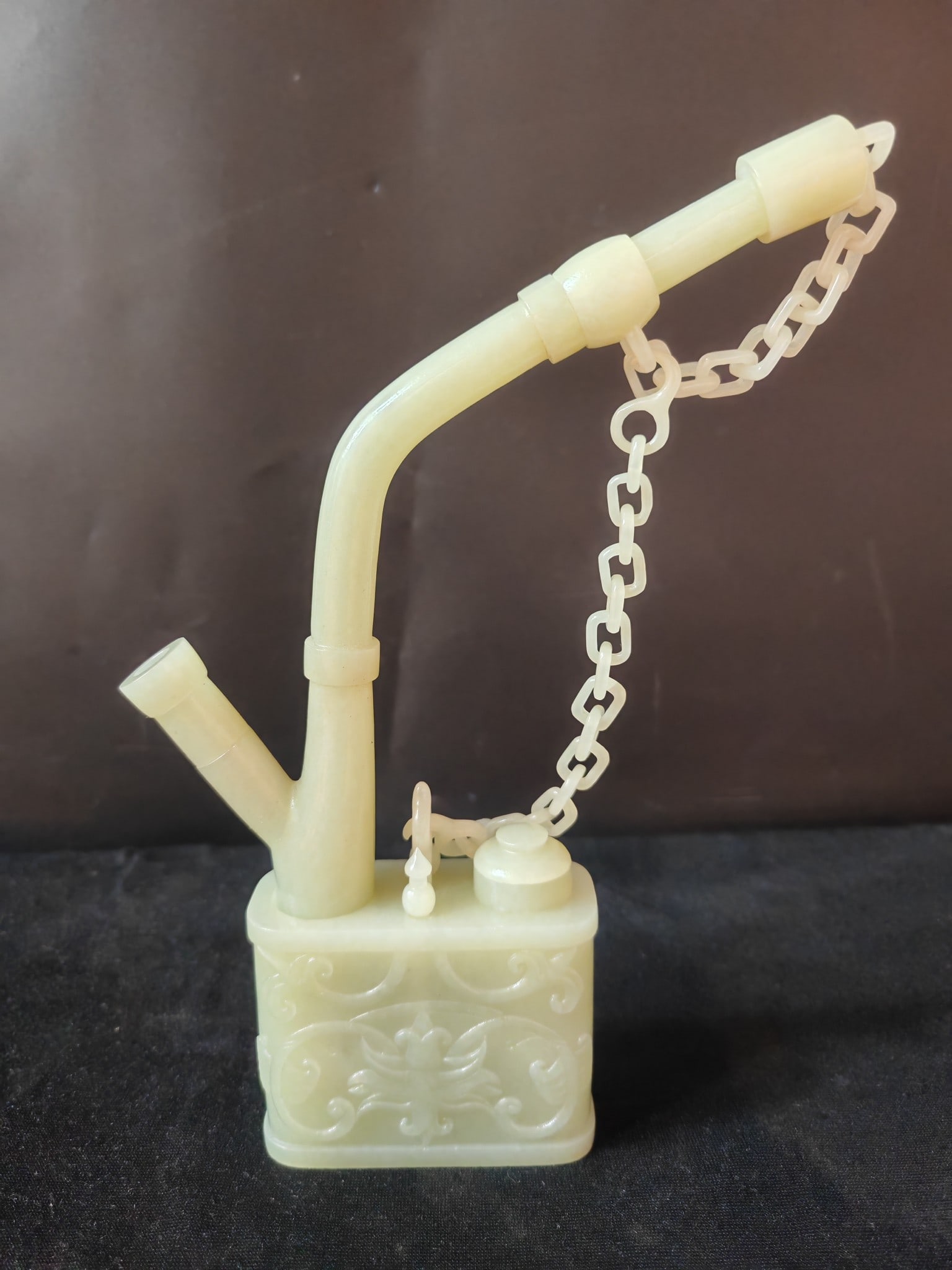 A Exquisite Hotan Jade Tobacco Pipe Bowl: A Exquisite Hotan Jade Tobacco Pipe Bowl,Qing Dynasty, China,Size:1.2inx2.8inx7.9in,Weight:392g 和田玉烟袋锅,中国清代