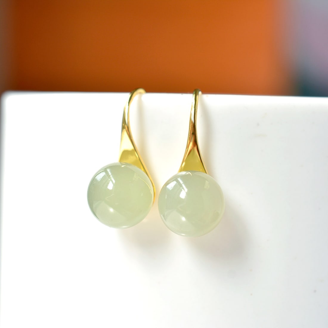 A pair of Exquisite Silver Inlaid Hotan Jade Bead Earring: A pair of Exquisite Silver Inlaid Hotan Jade Bead Earring,Size:0.4inx0.4in 一对银镶和田玉珠子耳坠