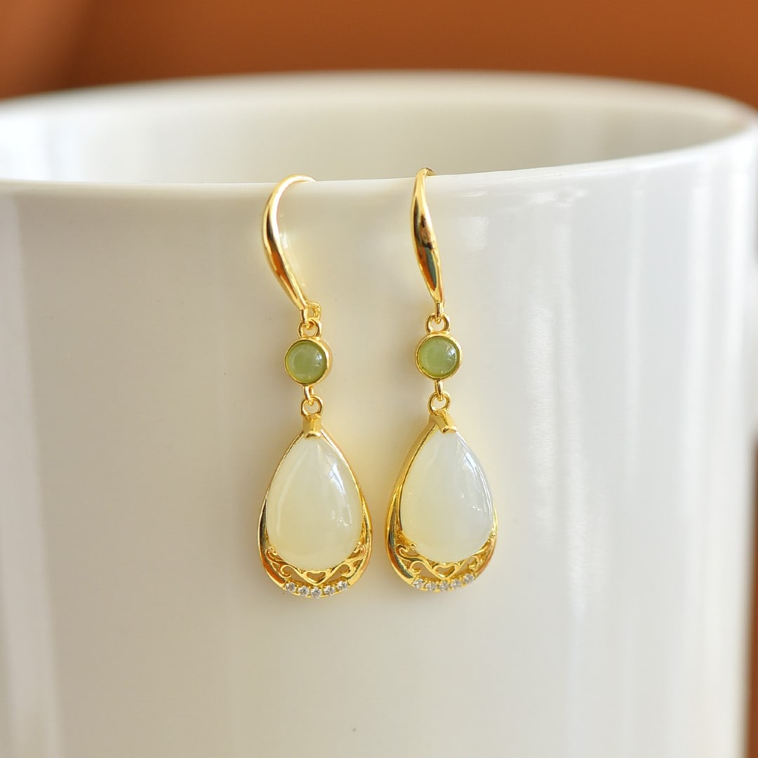A pair of Exquisite Silver Inlaid Hotan Jade Water-drop-shaped Earring: A pair of Exquisite Silver Inlaid Hotan Jade Water-drop-shaped Earring,Size:0.3inx0.5in 一对银镶和田玉水滴形状耳坠
