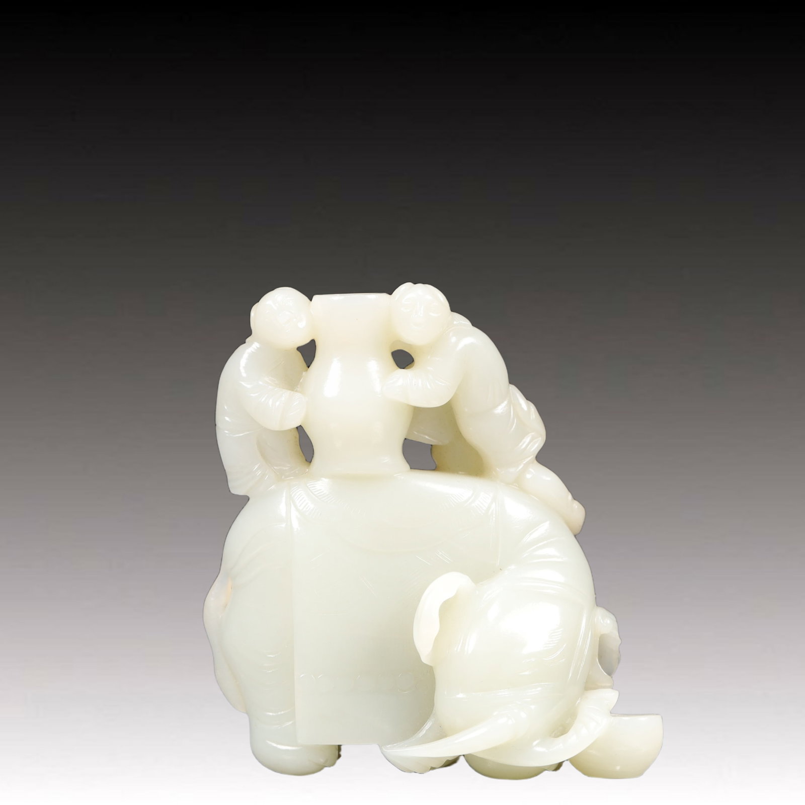 An Exquisite White Jade Elephant Ornament (1 of 8)