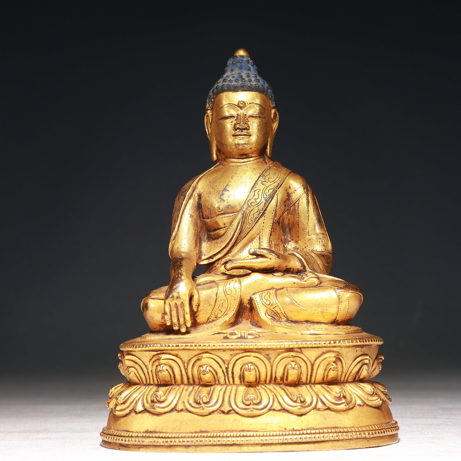 A Solemn Gilt Bronze Statue of Sakyamuni: A Solemn Gilt Bronze Statue of Sakyamuni,Qing Dynasty,China,Size:5.1inx3.7inx7.1in,Weight:1300g 铜鎏金释迦摩尼像,中国清代
