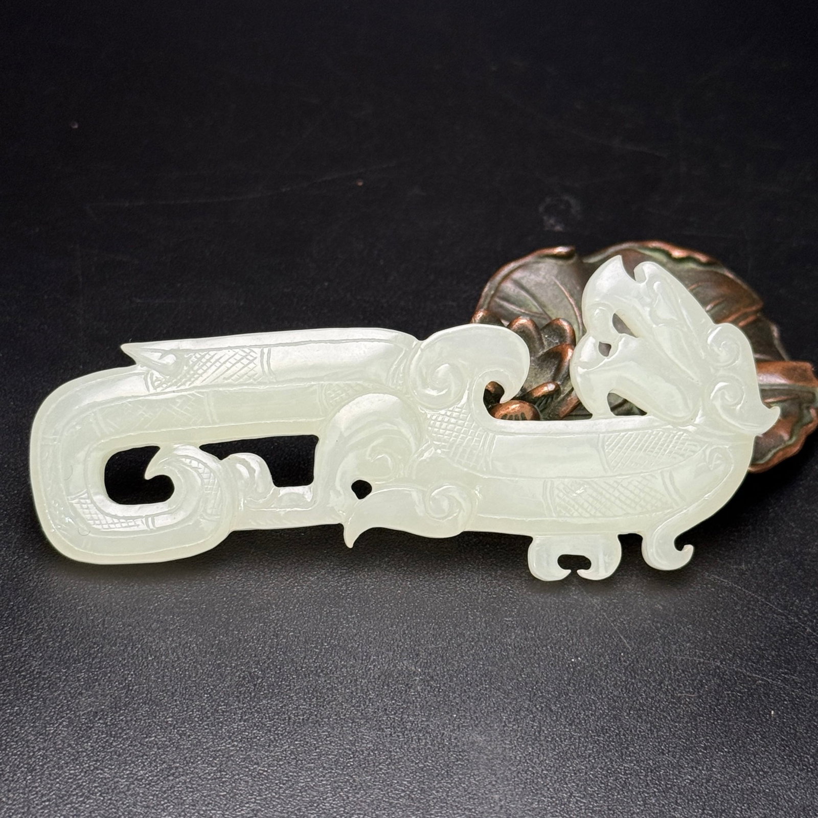 An Exquisite White Jade Dragon-head Pendant: An Exquisite White Jade Dragon-head Pendant,Qing Dynasty,China,Size:92mmx40mmx7mm,Weight:35g 白玉龙首挂件,中国清代