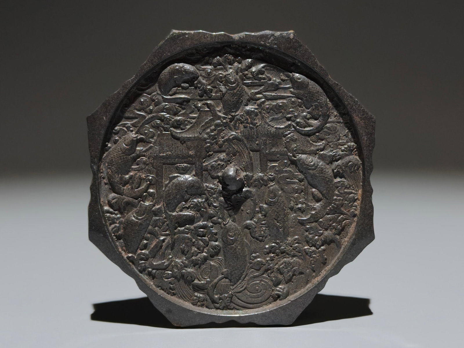 An Archaic Bronze Fish Pattern Mirror - 2