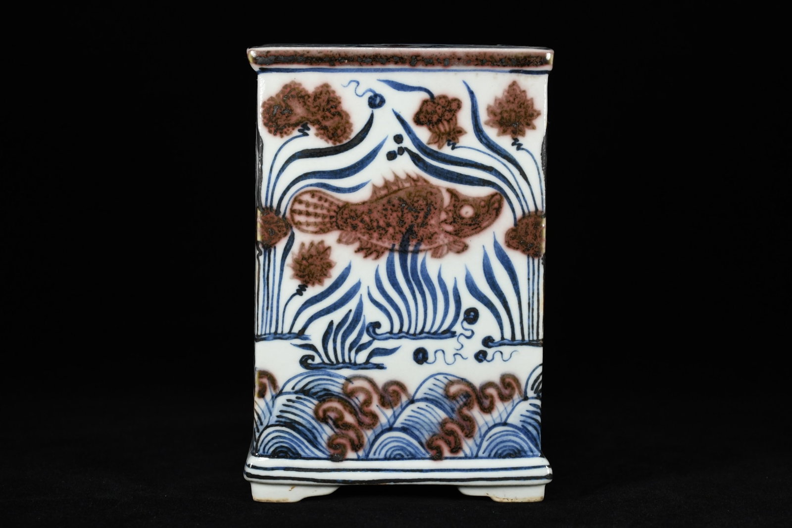 An Exquisite Blue and White Hornwort Pattern four legs Brush Pot: An Exquisite Blue and White Hornwort Pattern four legs Brush Pot,Ming Dynasty,China,Xuande Six-character Mark,Size:6.7inx5.9in 