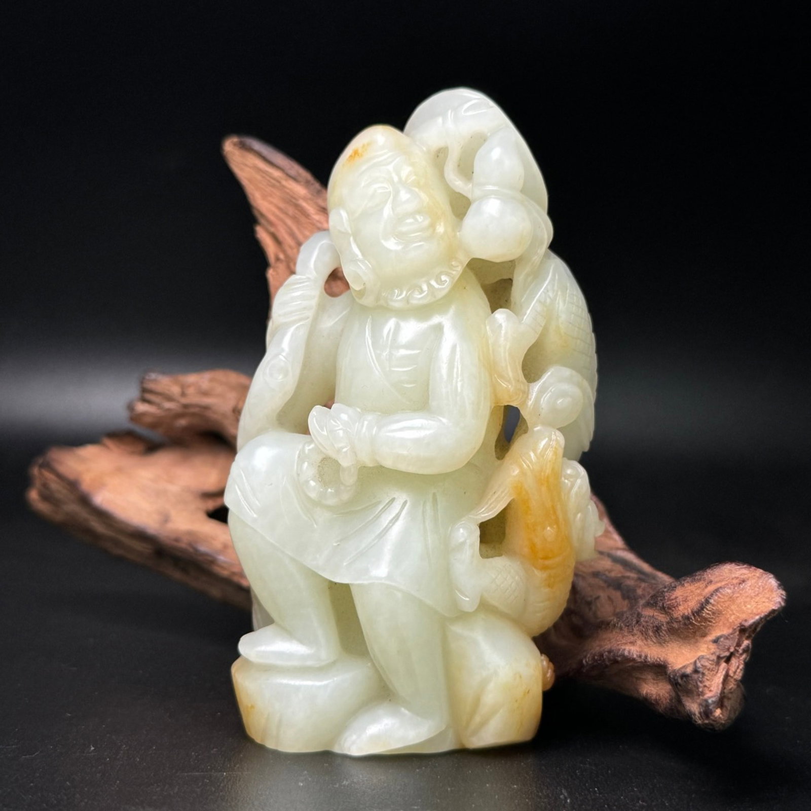 An Exquisite White Jade Dragon Pattern Figure Ornament (1 of 7)