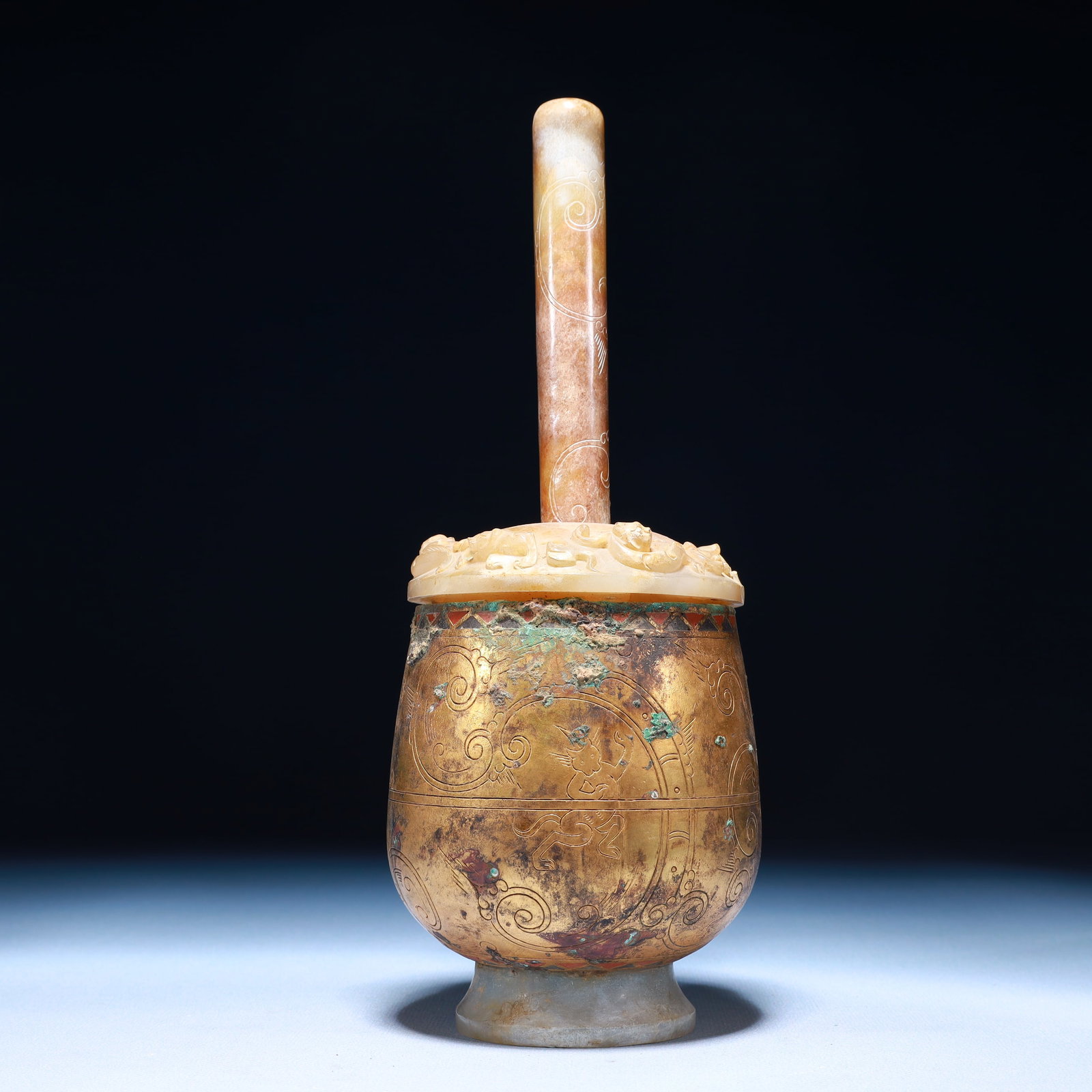 An Exquisite Gilt Bronze Inlaid White Jade Cat Pattern Ornament (1 of 11)