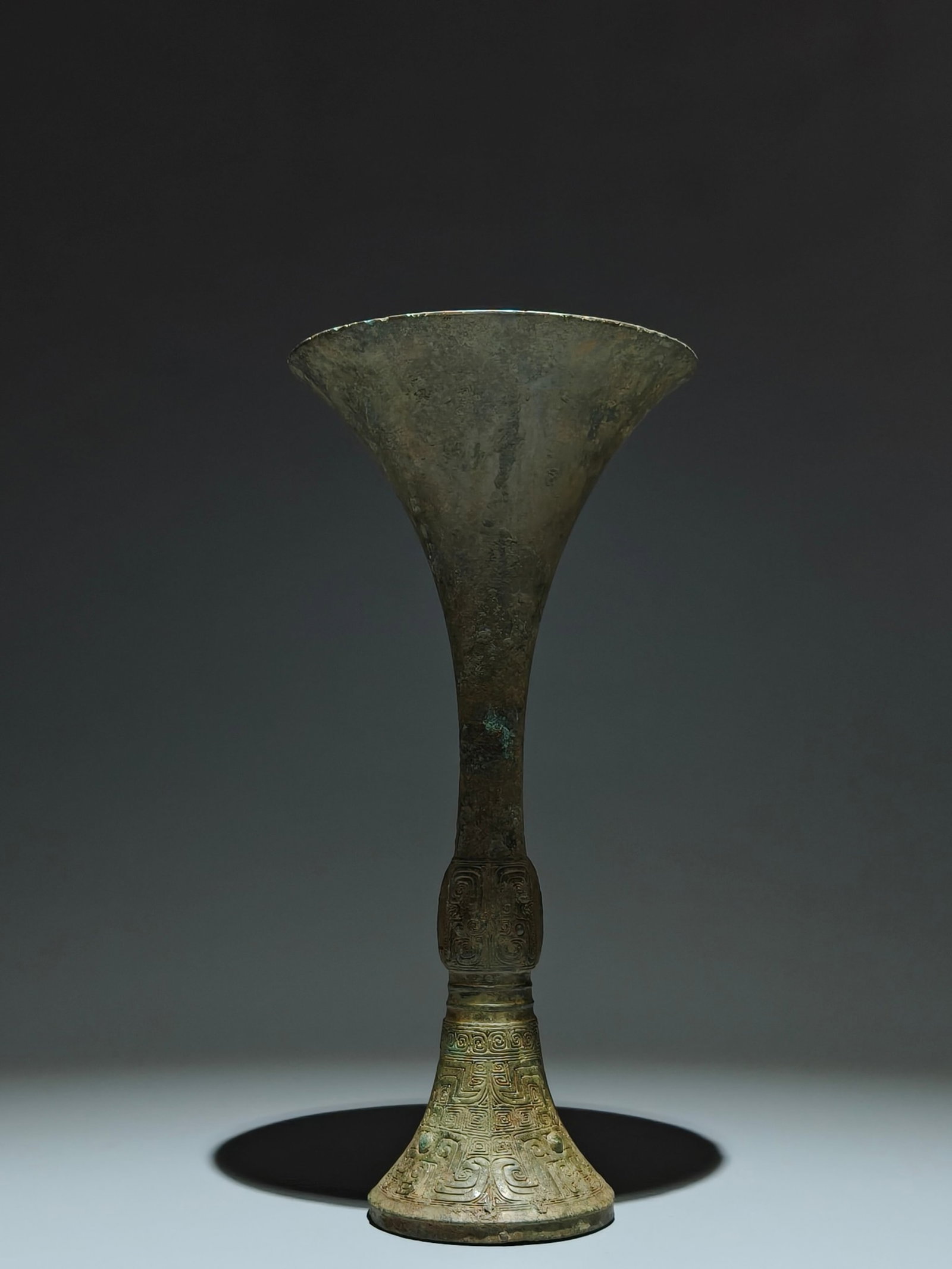 An Archaic Bronze Beast-Face Pattern Libation Cup - 4