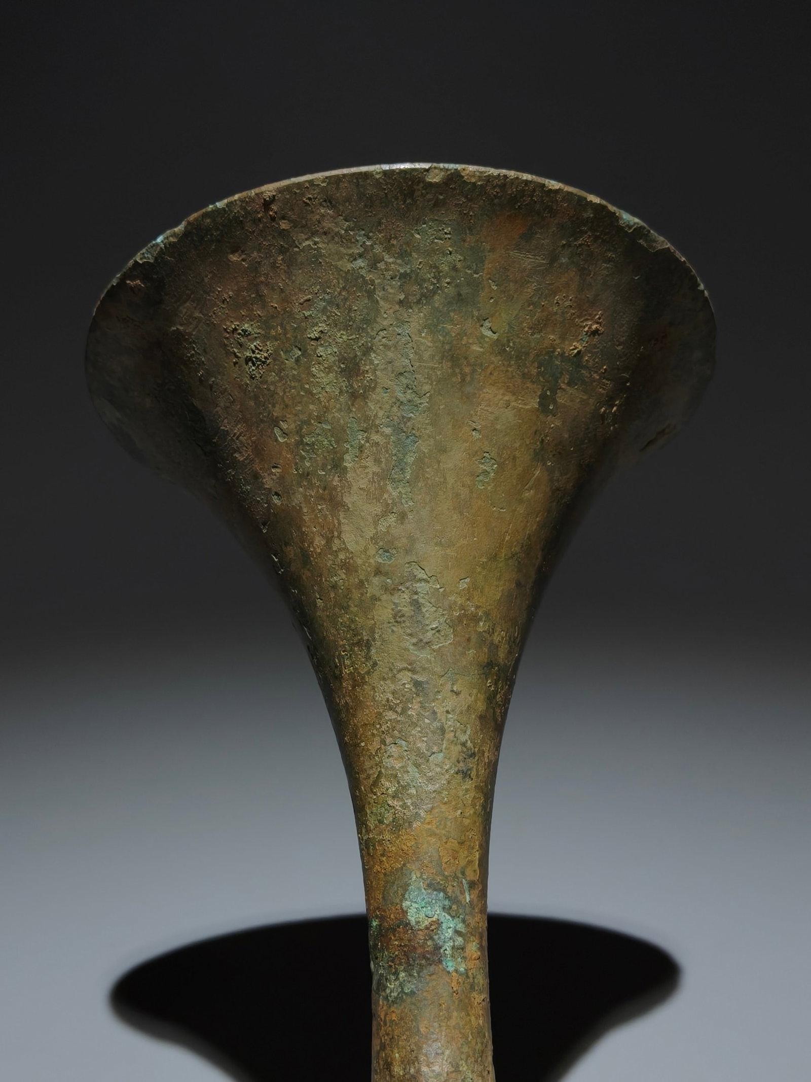 An Archaic Bronze Beast-Face Pattern Libation Cup - 5