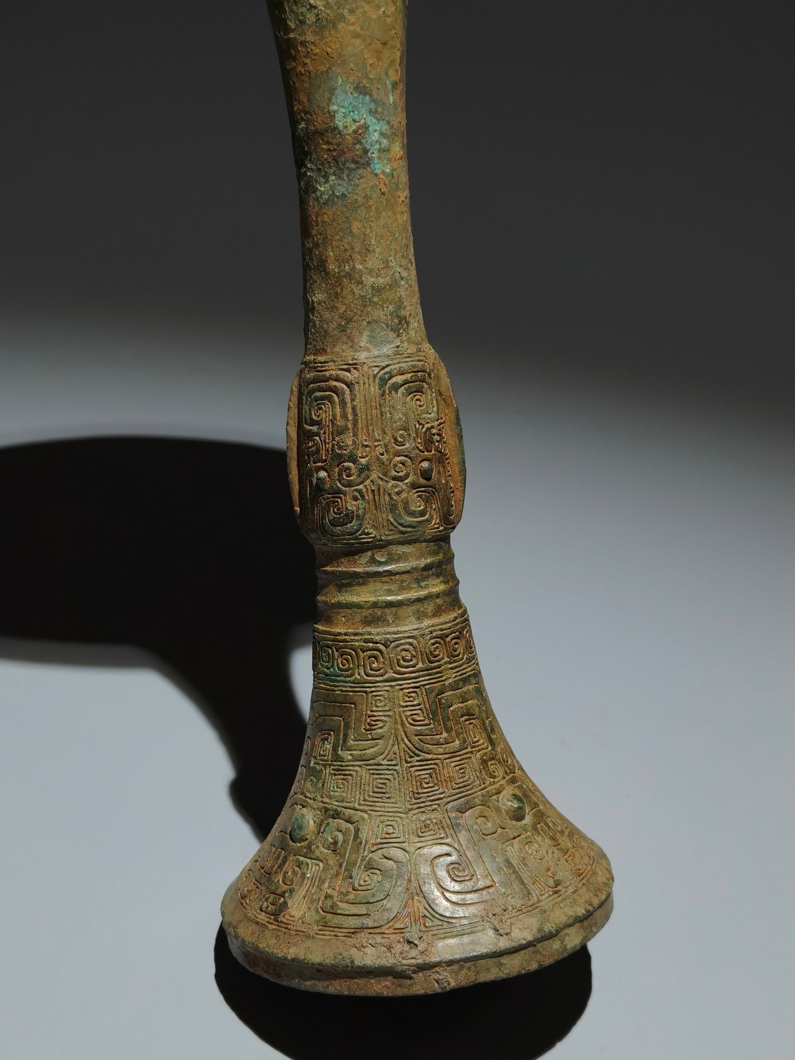 An Archaic Bronze Beast-Face Pattern Libation Cup - 6