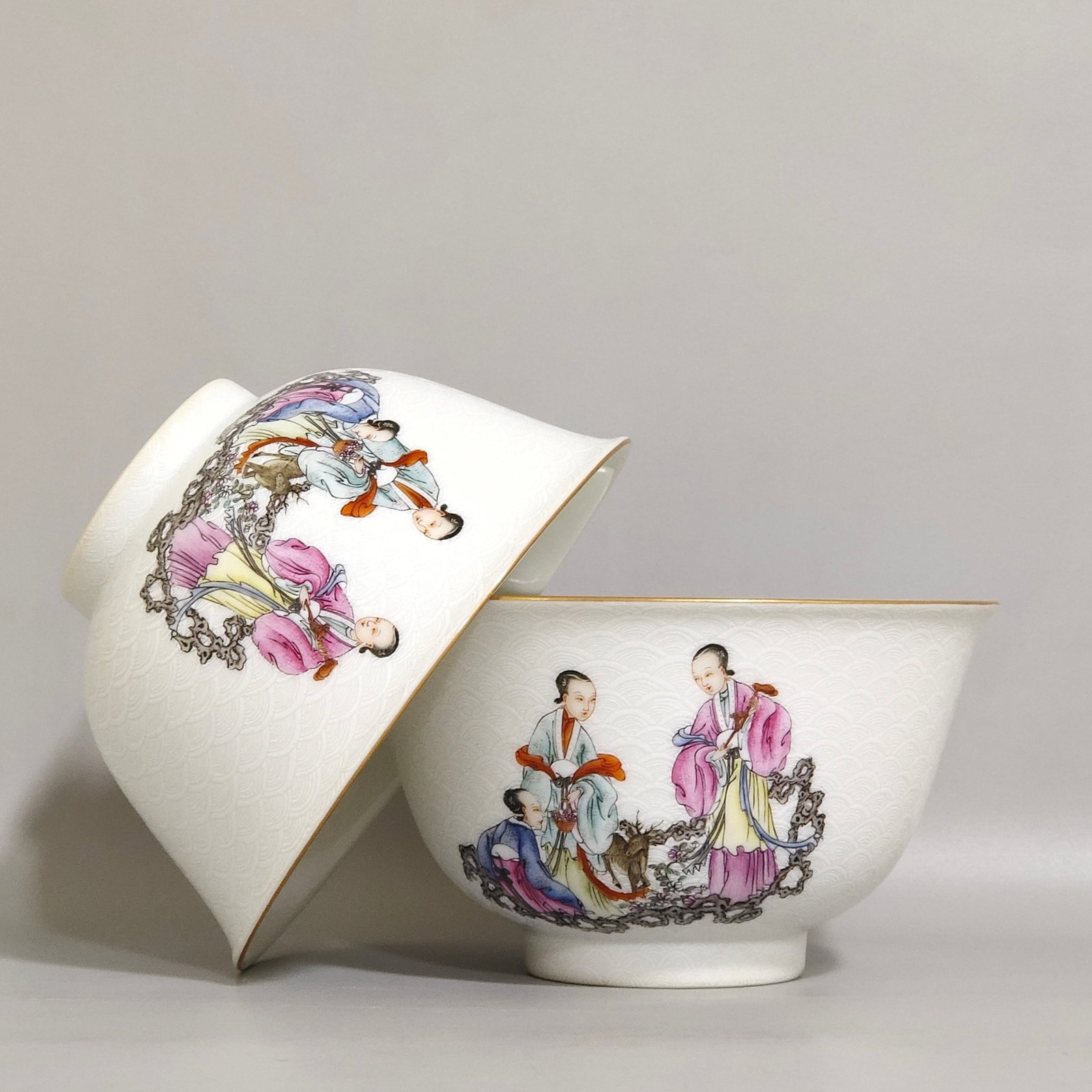 A Pair of Exquisite Famille-Rose Painted Gold Seawater Figure Pattern Bowls: A Pair of Exquisite Famille-Rose Painted Gold Seawater Figure Pattern Bowls,Qing Dynasty,China,Jiaqing Four-character Mark,Size:2.5inx4.3in 一对粉彩描金海