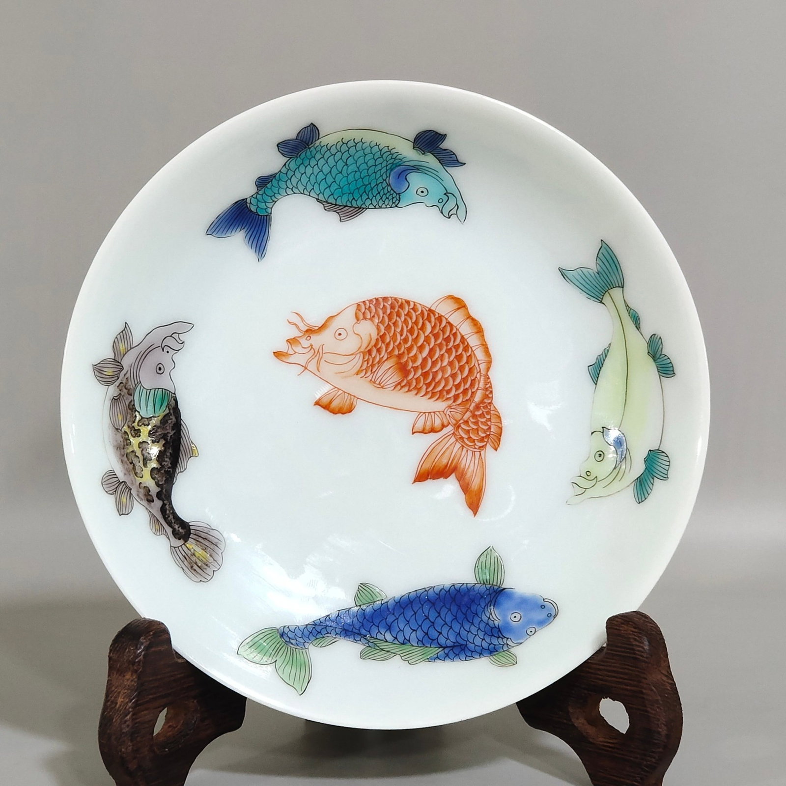 An Exquisite Famille-Rose Fish Pattern Plate: An Exquisite Famille-Rose Fish Pattern Plate,Qing Dynasty,China,Yongzheng Six-character Mark,Size:0.9inx4.8in 粉彩鱼纹盘,中国清代,雍正