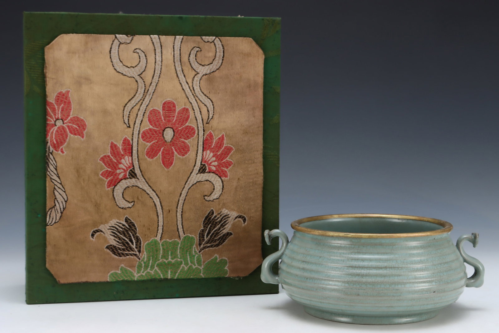 An Exquisite Ru yao Sky Blue Glazed Cover with Gold Ruyi-Ears Censer,with an Imperial Poem by: An Exquisite Ru yao Sky Blue Glazed Cover with Gold Ruyi-Ears Censer,with an Imperial Poem by Emperor Qianlong,Song Dynasty,China,Size:3.3inx8.9in 汝窑天蓝釉金Ö