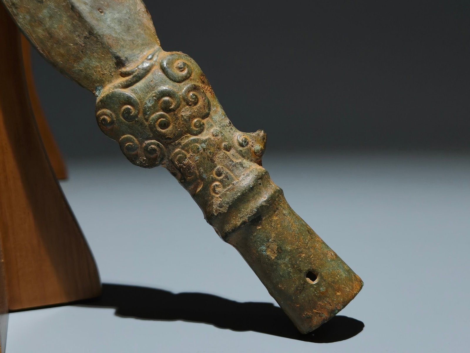 An Archaic Bronze Cloud Pattern Sword - 4