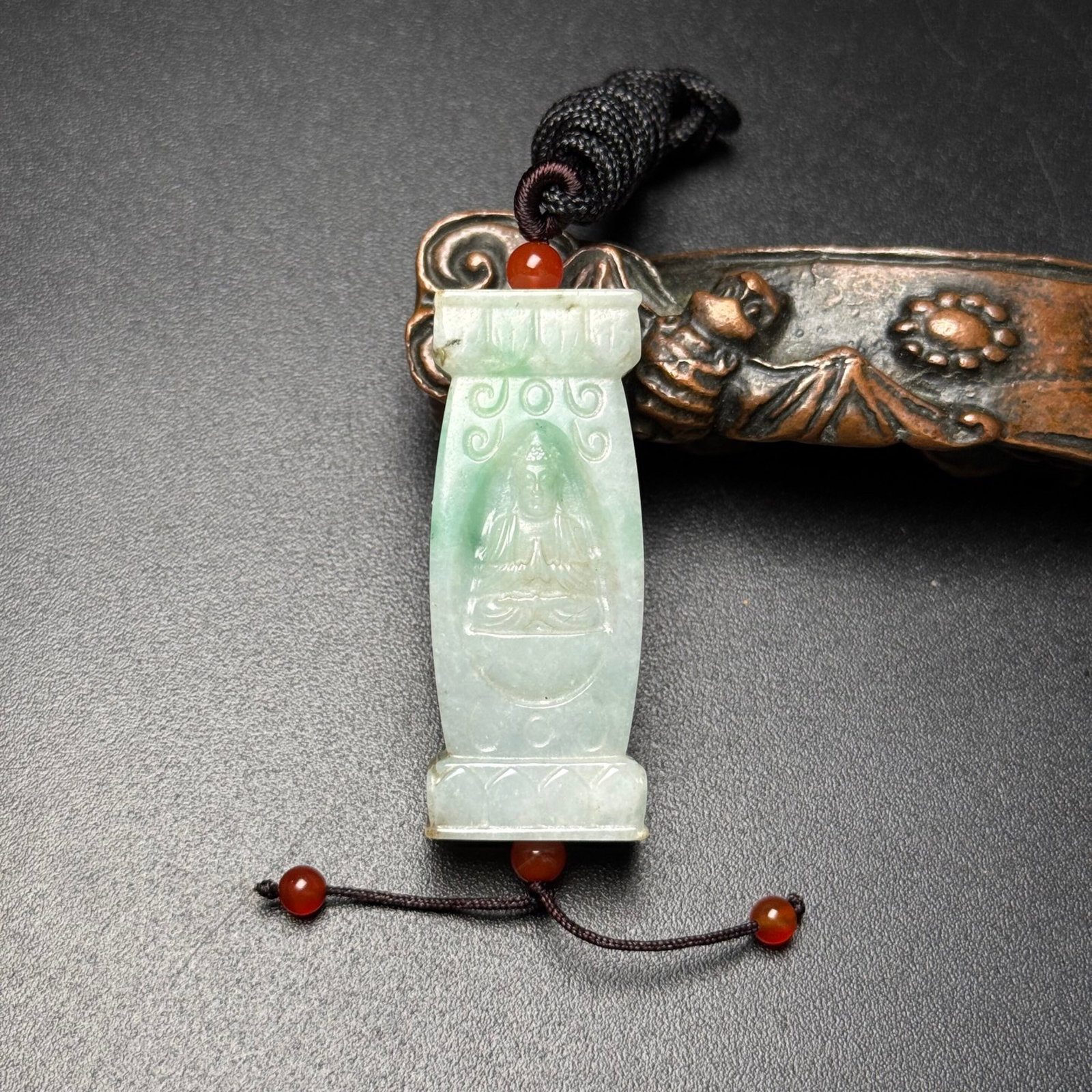 An Exquisite Jadeite Statue of Avalokitesvara Pattern Pendant: An Exquisite Jadeite Statue of Avalokitesvara Pattern Pendant,Qing Dynasty,China,Size:49mmx20mmx11mm,Weight:33g 翡翠观音像纹挂件,中国清