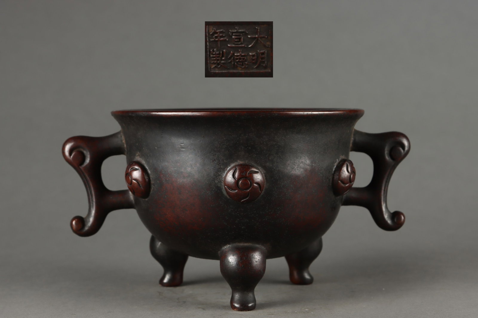 An Exquisite Bronze Double-Ears Tripod Censer: An Exquisite Bronze Double-Ears Tripod Censer,Ming Dynasty,China,Xuande Six-character Mark,Size:4.2inx5.7inx8.1in,Weight:2550g 