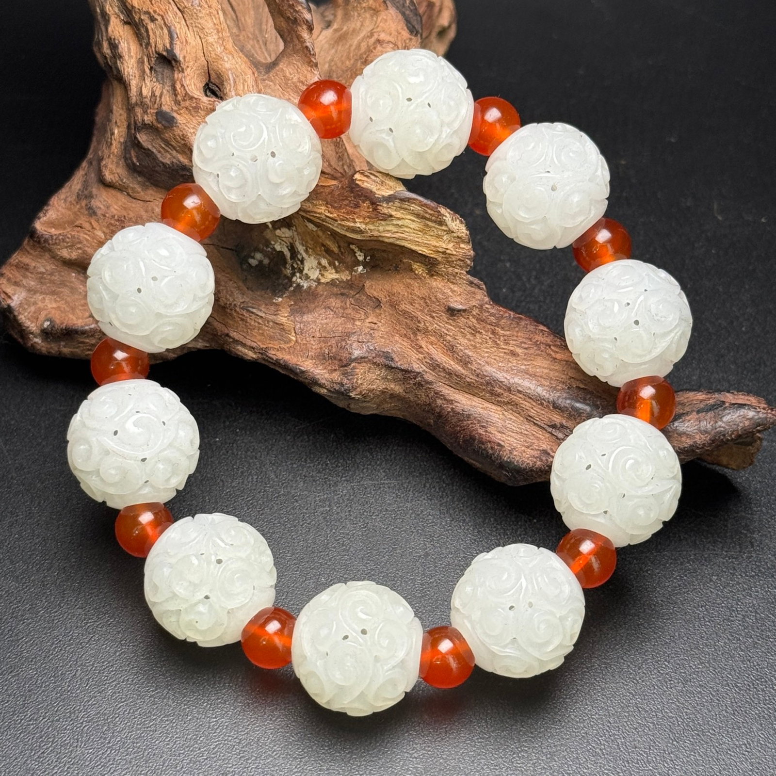 An Exquisite White Jade Hollow Auspicious Cloud Pattern Bracelets: An Exquisite White Jade Hollow Auspicious Cloud Pattern Bracelets,Qing Dynasty,China,Size:17.5mm,Total Weight:46g 白玉镂空祥云纹手串,中Þ