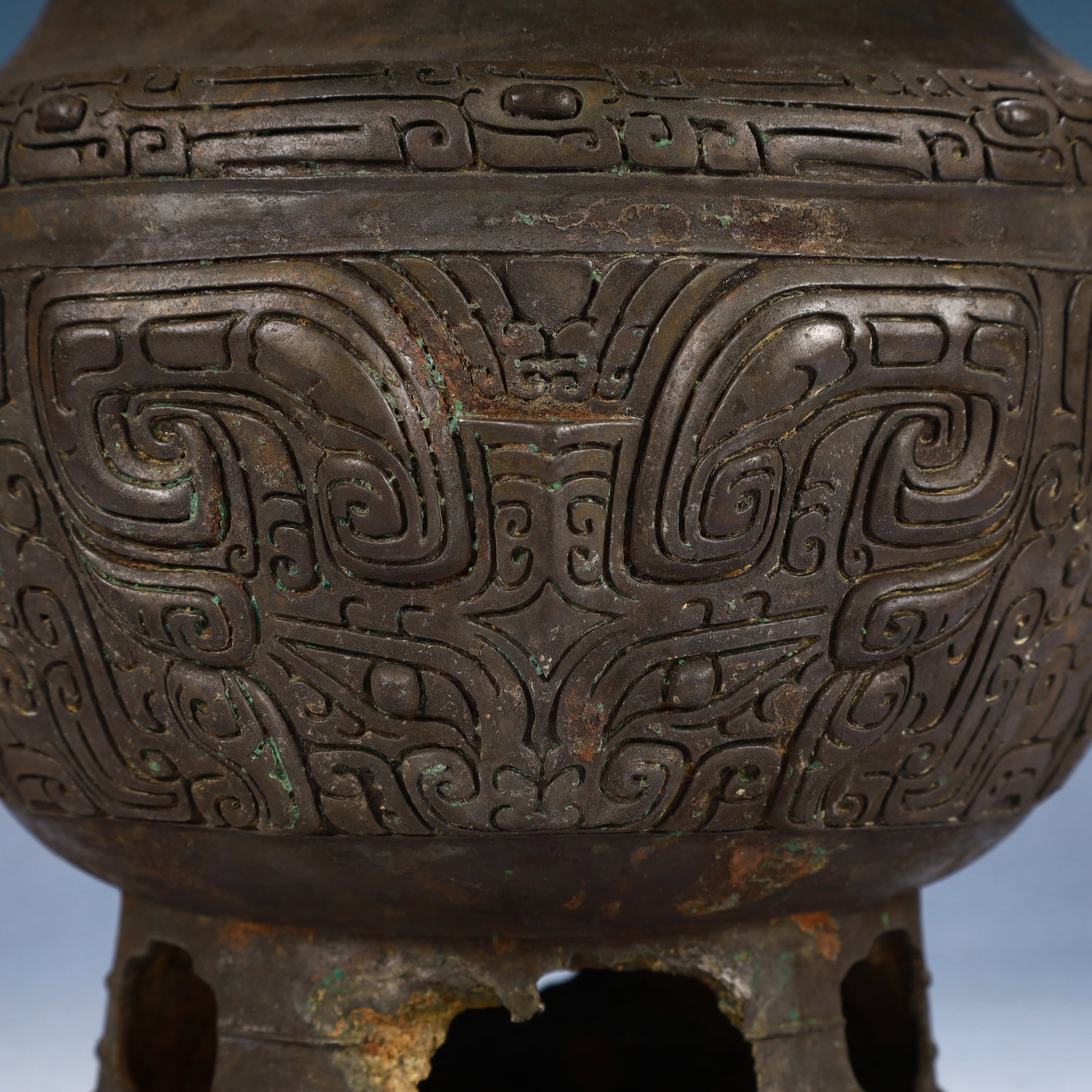 An Archaic Bronze Beast-Face Pattern Jar - 3