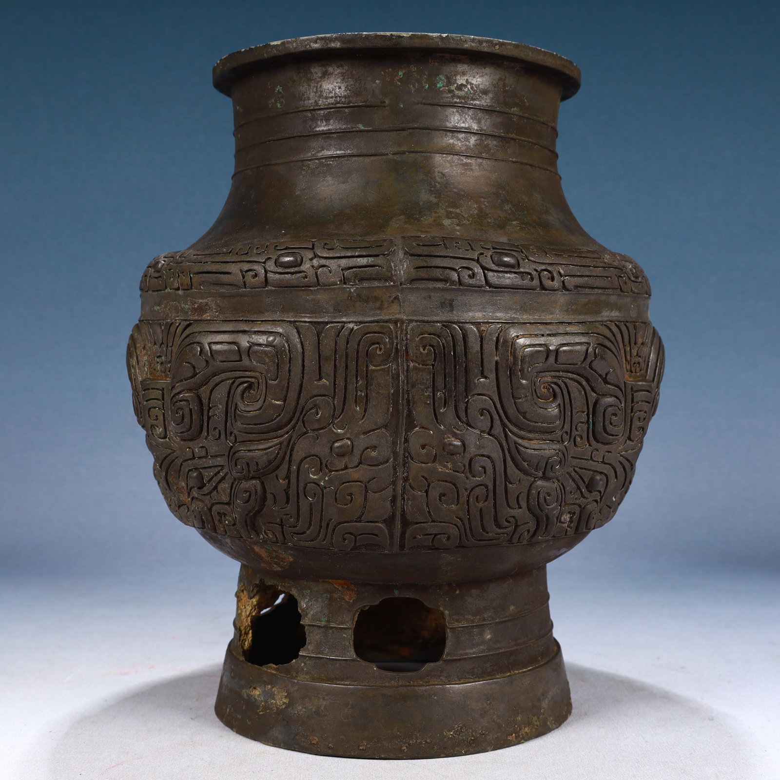 An Archaic Bronze Beast-Face Pattern Jar - 4
