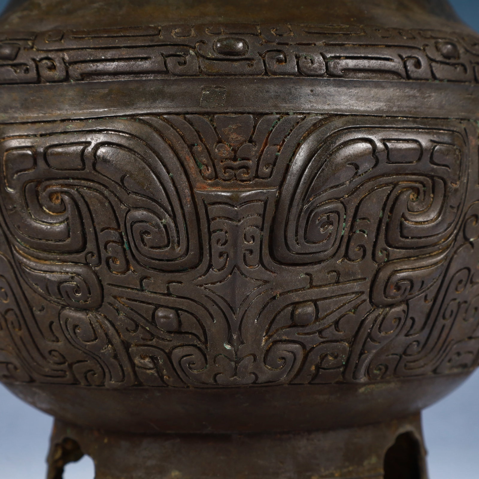 An Archaic Bronze Beast-Face Pattern Jar - 6