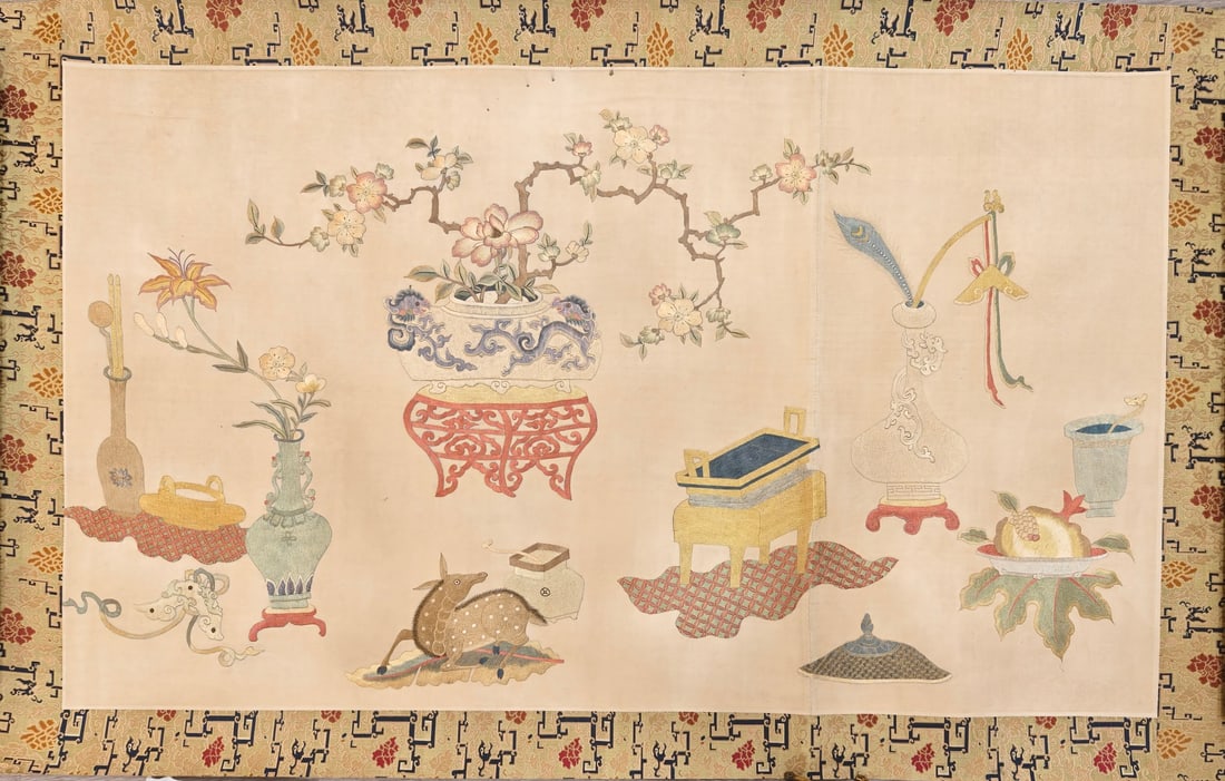 Photo courtesy of embroidery: Qing Dynasty embroidery painting core: 99×23in Outside: 122×27.6in 清代 刺绣清供图