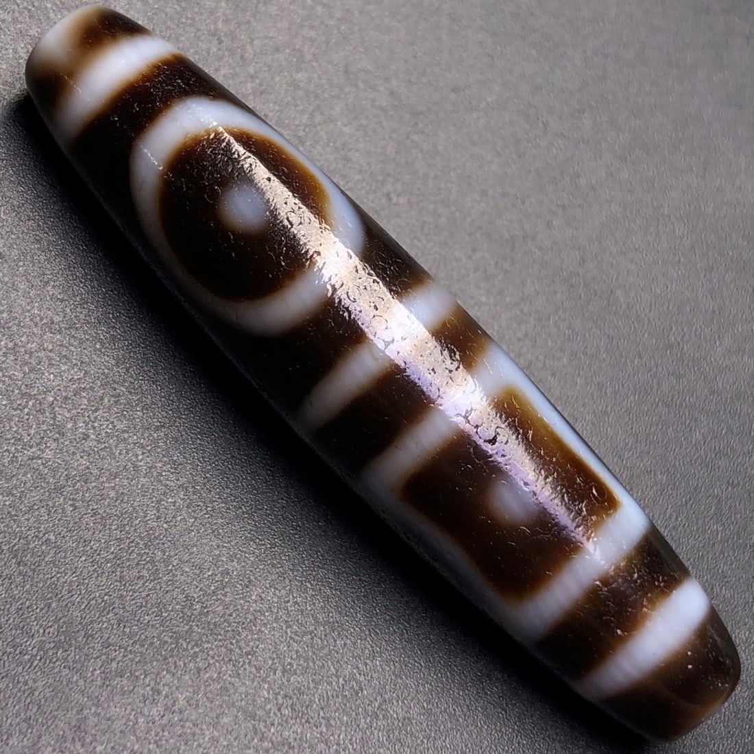 An Exquisite Dzi Bead Pendant: An Exquisite Dzi Bead Pendant,Size:58mmx13mm,Weight:14.4g 天珠挂件