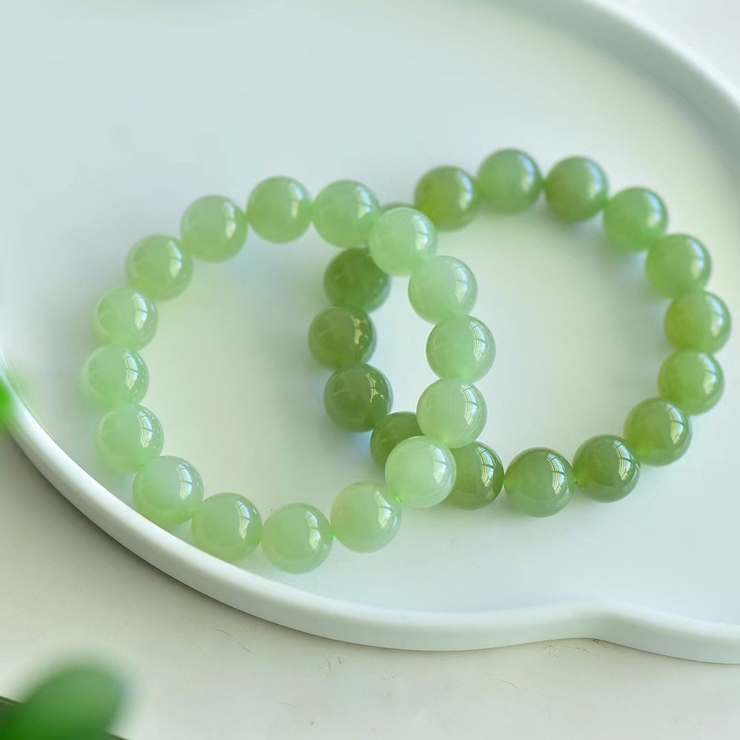 An Exquisite Greenish Jade Bracelets: An Exquisite Greenish Jade Bracelets,Size:12mm 青白玉手串